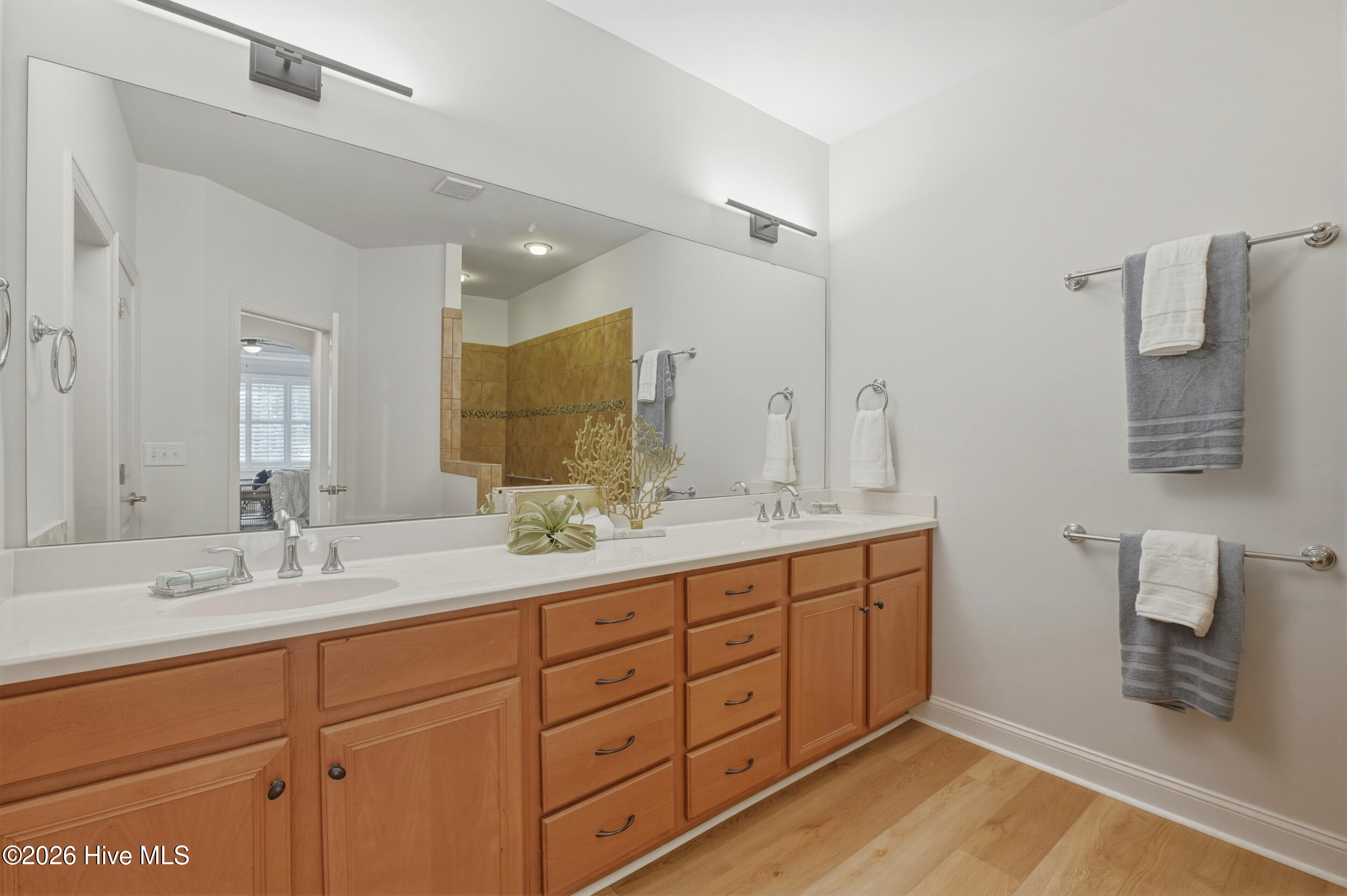 100556965 | Photo 22