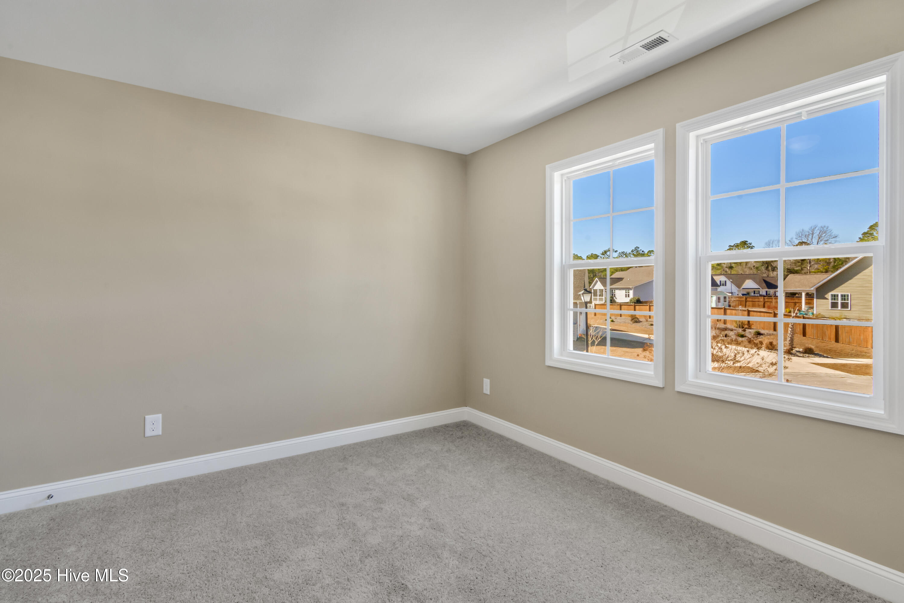 100566089 | Photo 38