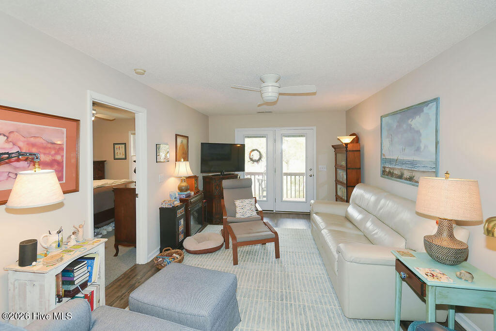 100551921 | Photo 11