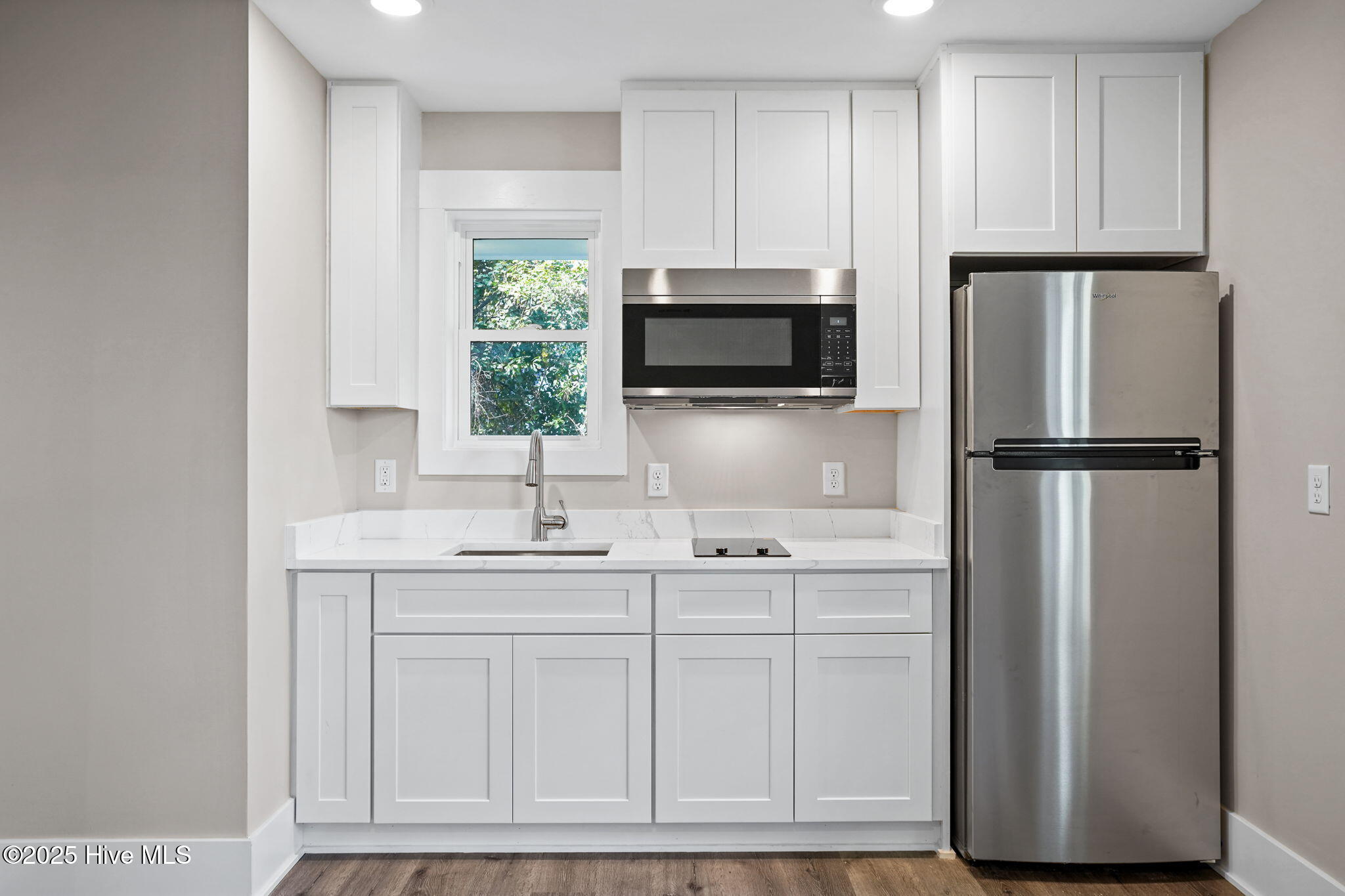 100535041 | Photo 33