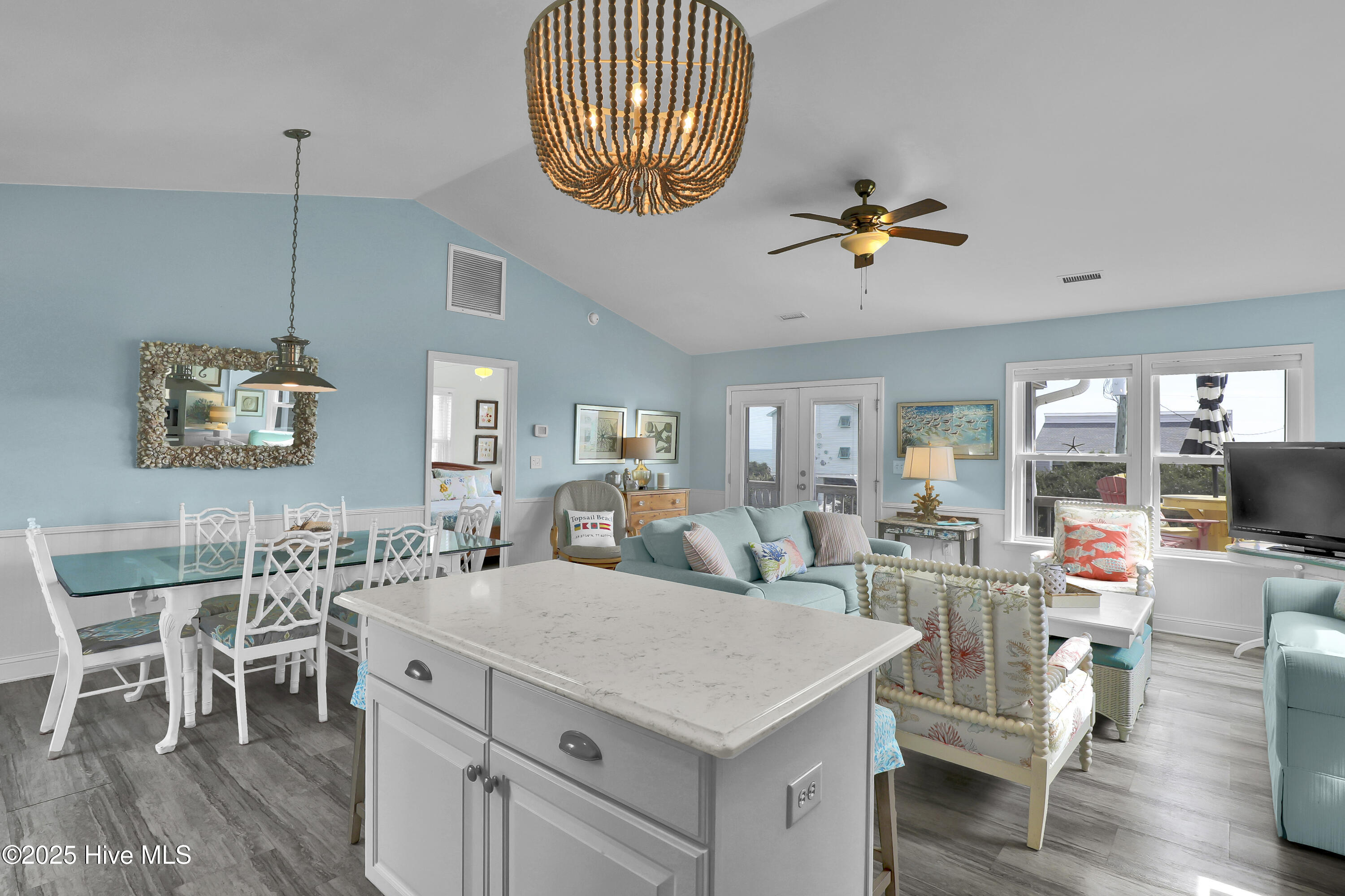 100535648 | Photo 10