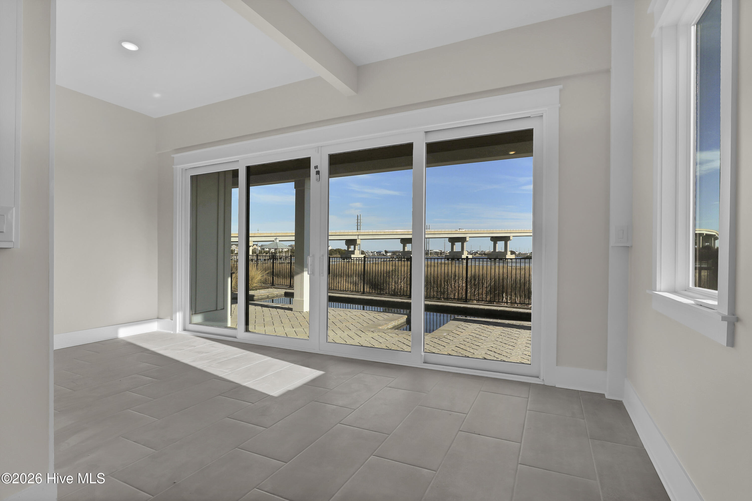 100556414 | Photo 46