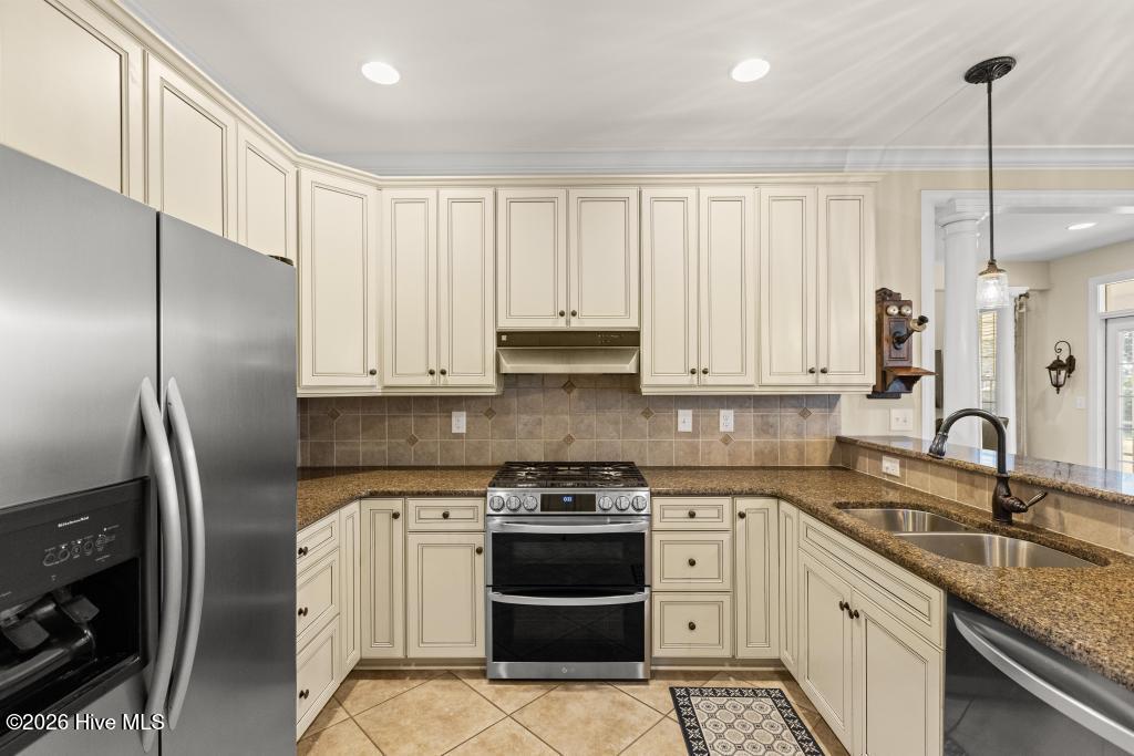 100570572 | Photo 16