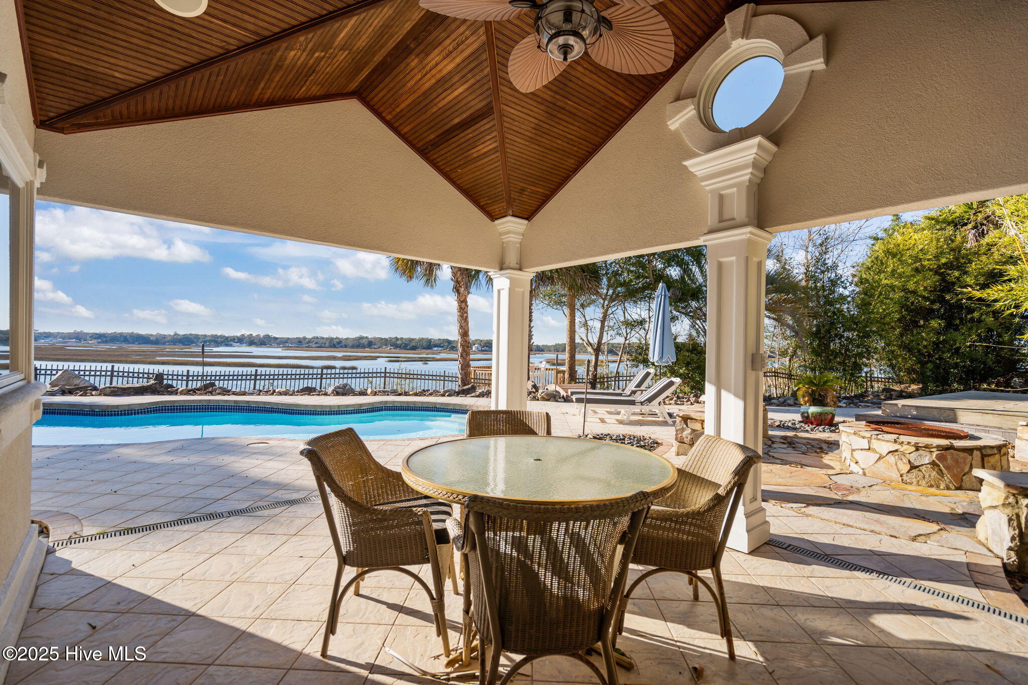 100547936 | Photo 80