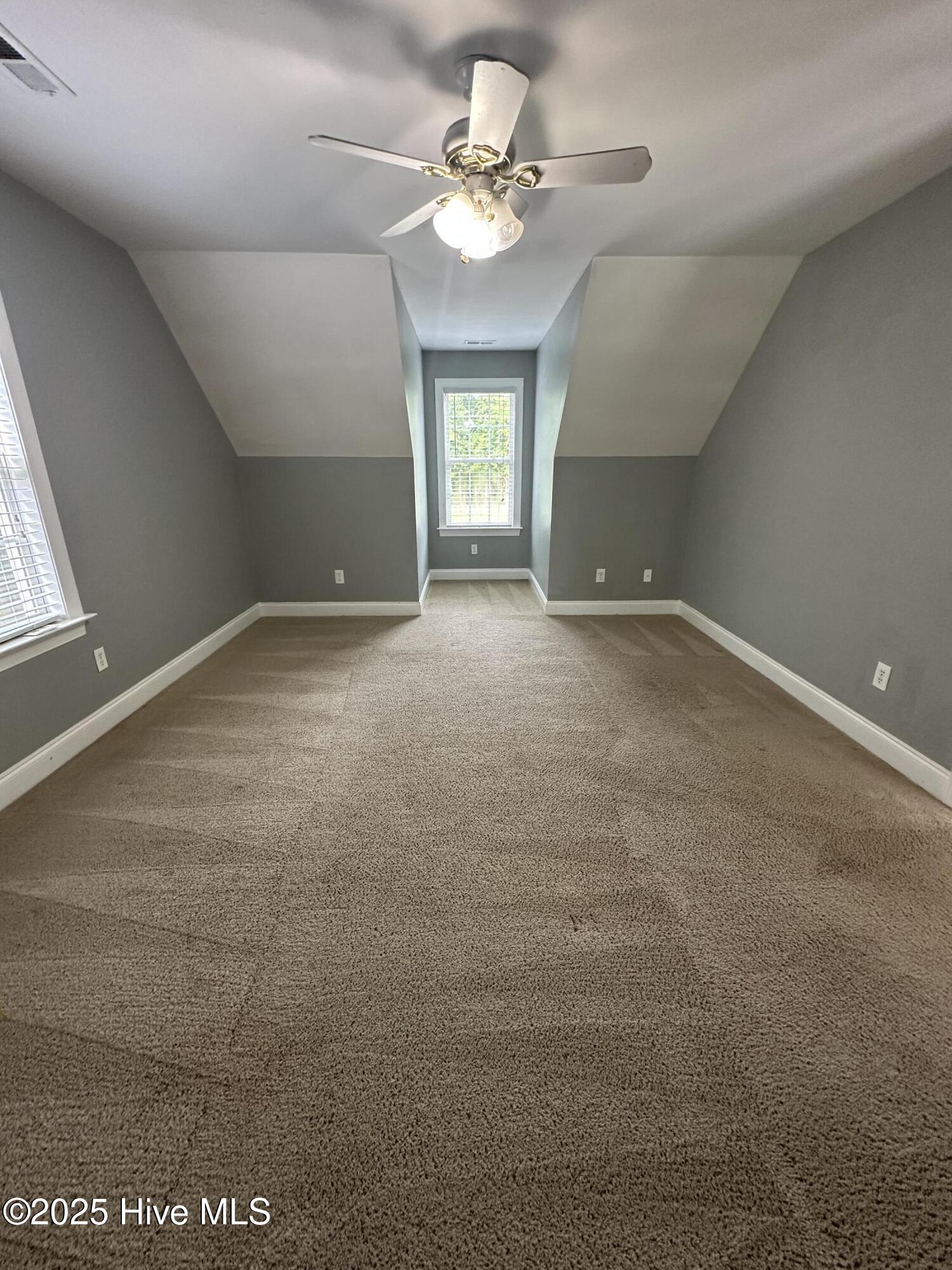 100524744 | Photo 25