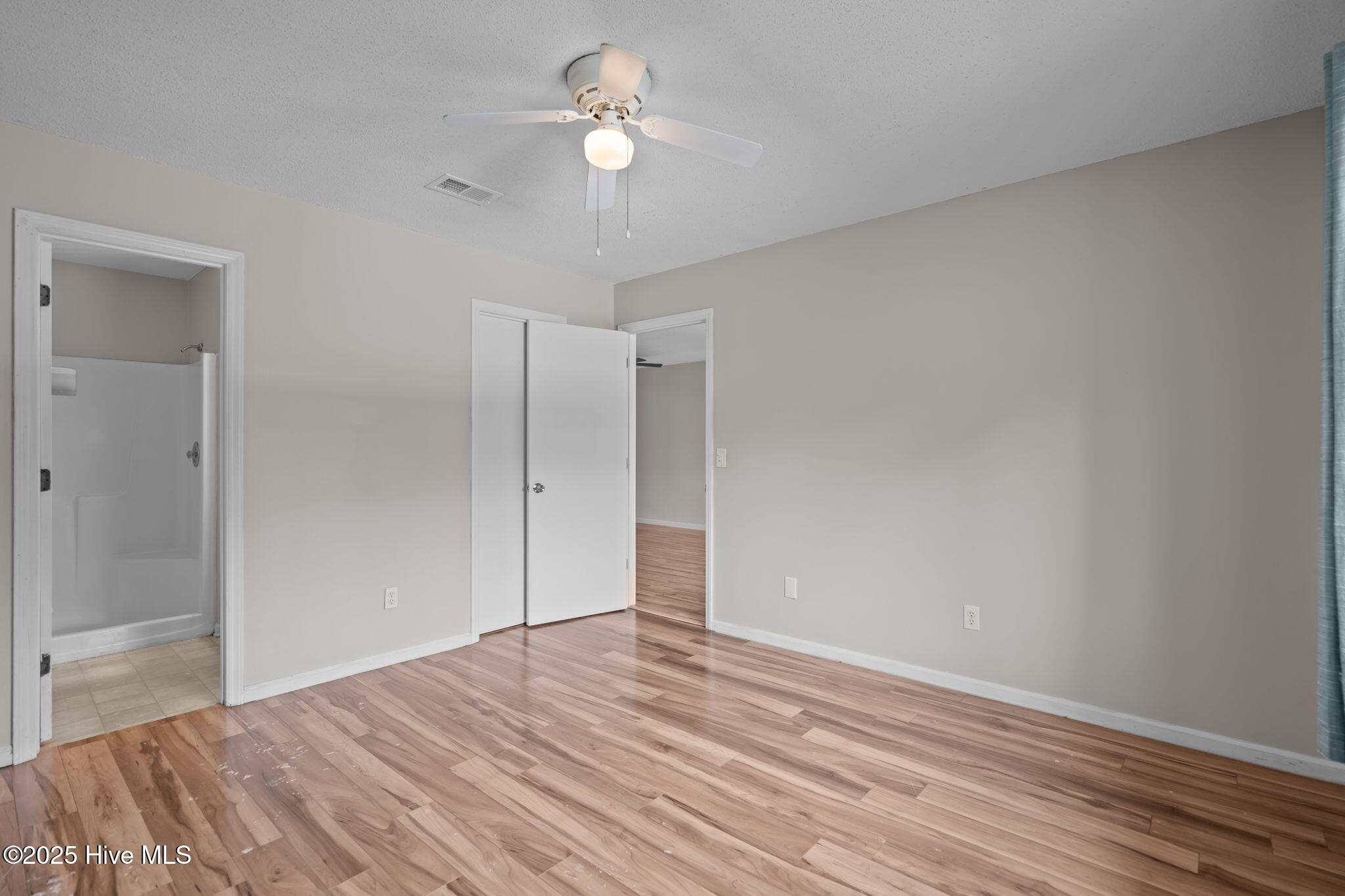 100529850 | Photo 24