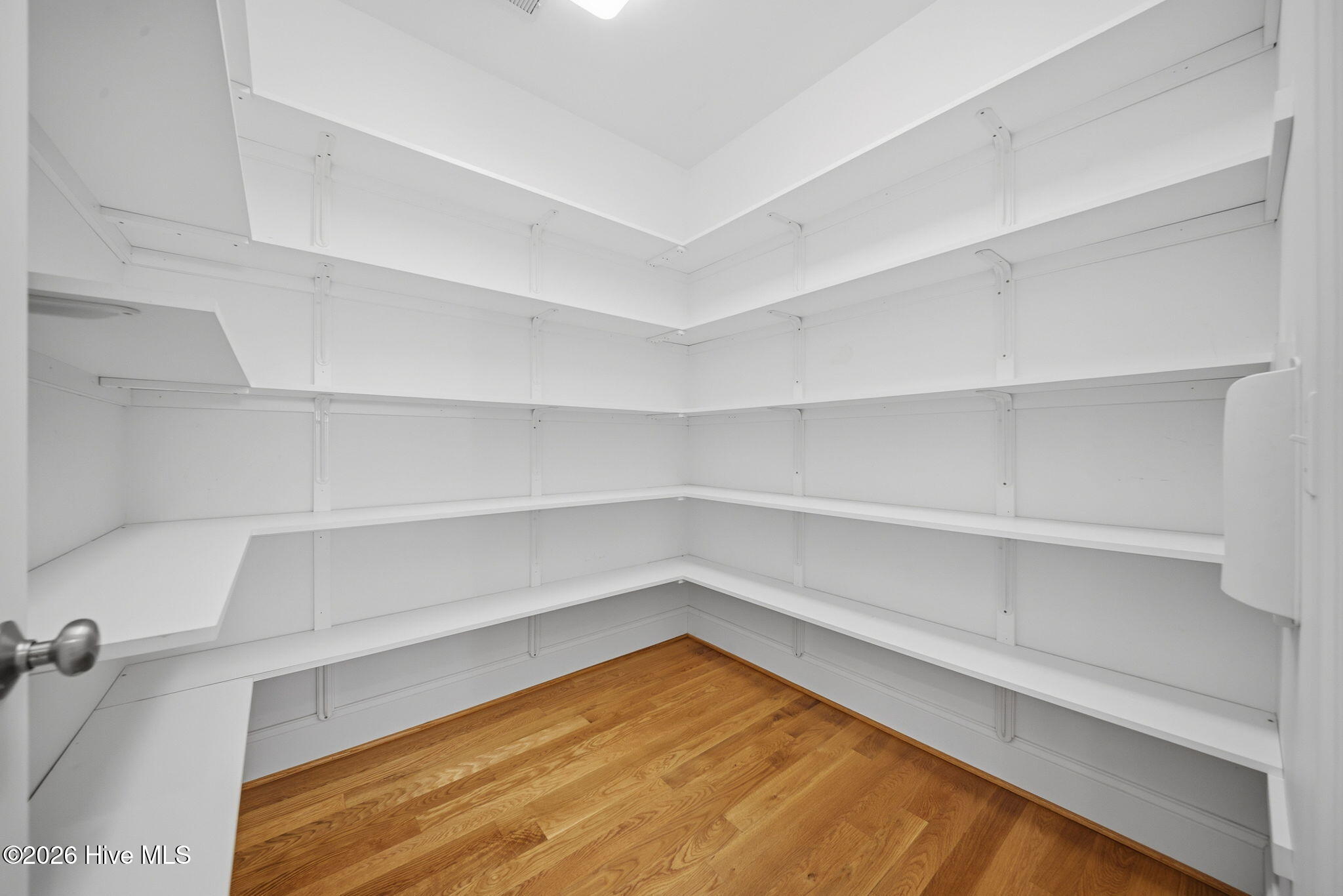 100564358 | Photo 23