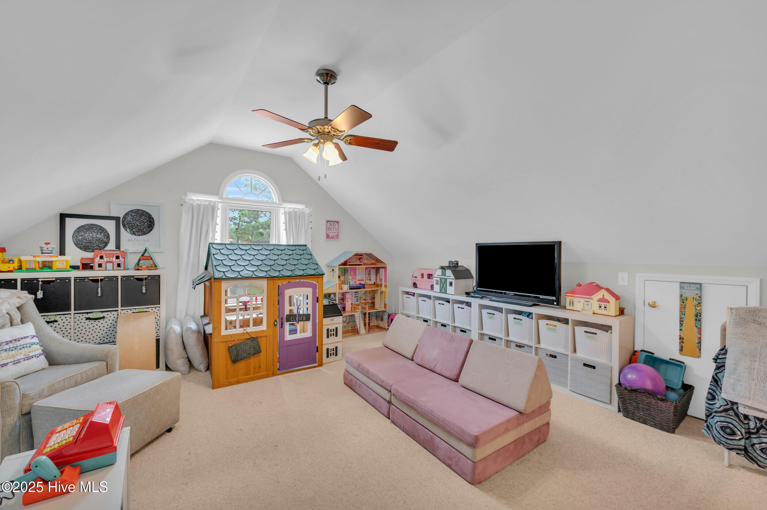 100536270 | Photo 25