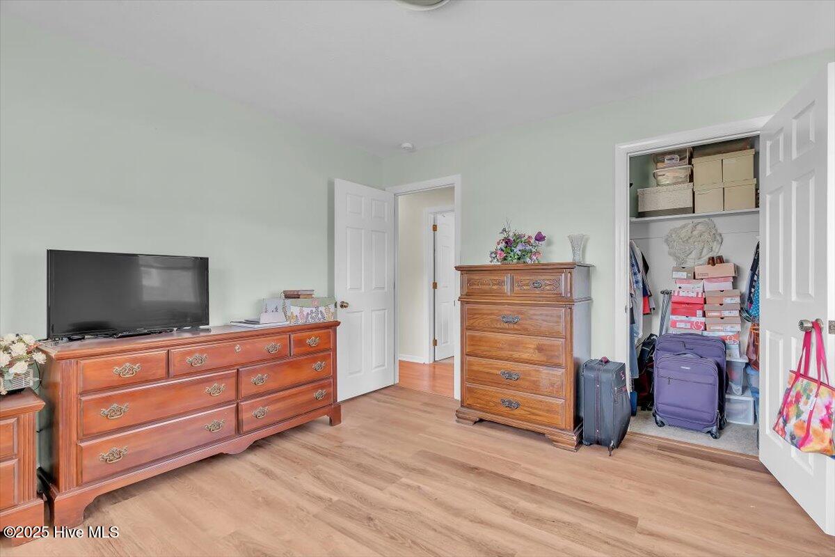 100542832 | Photo 37