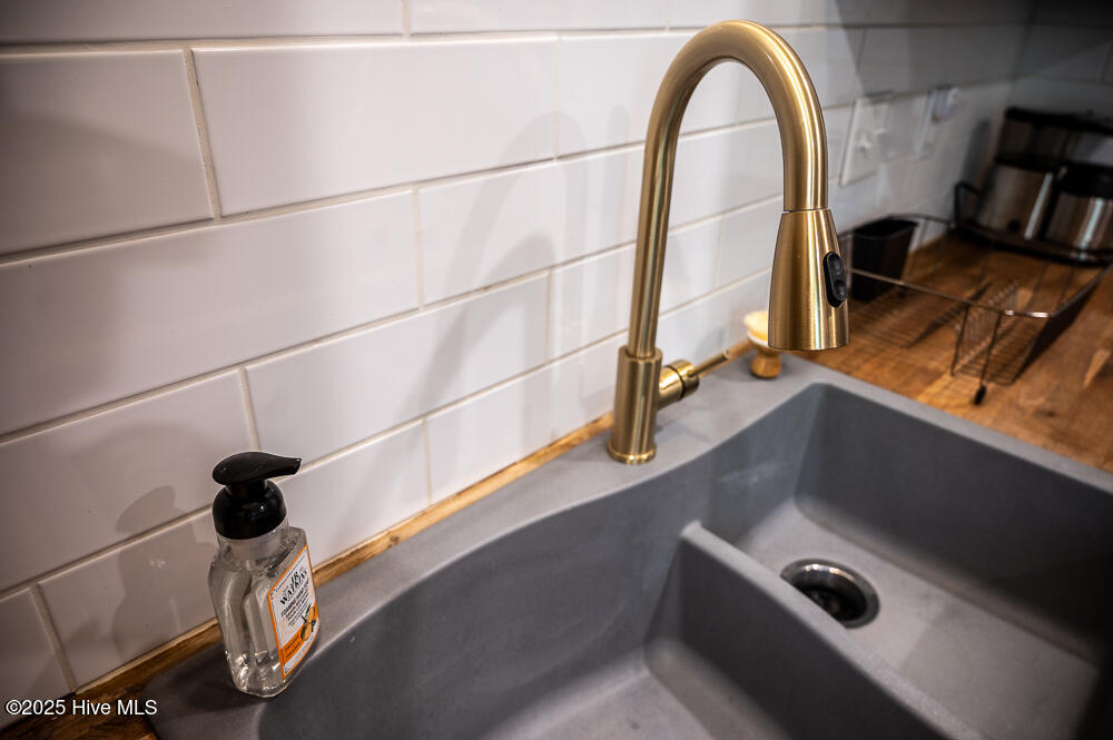 100545443 | Photo 13