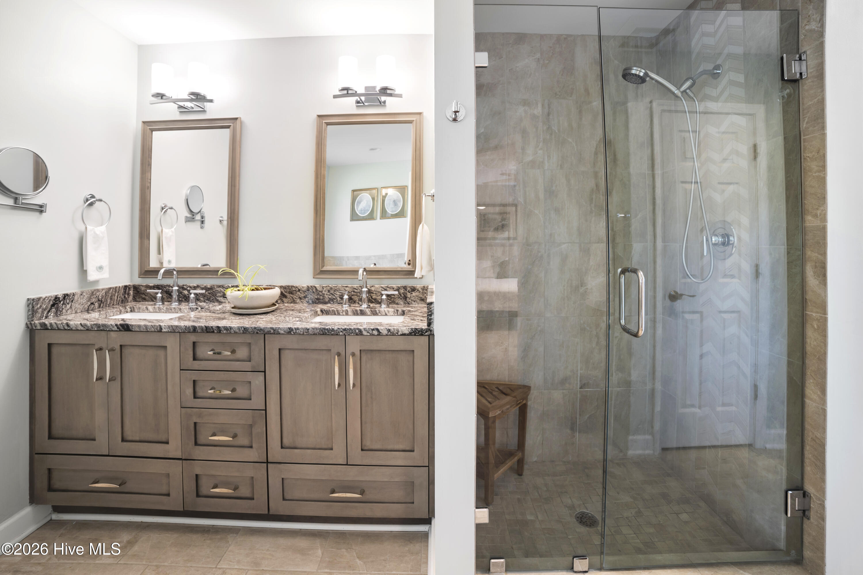 100567457 | Photo 14