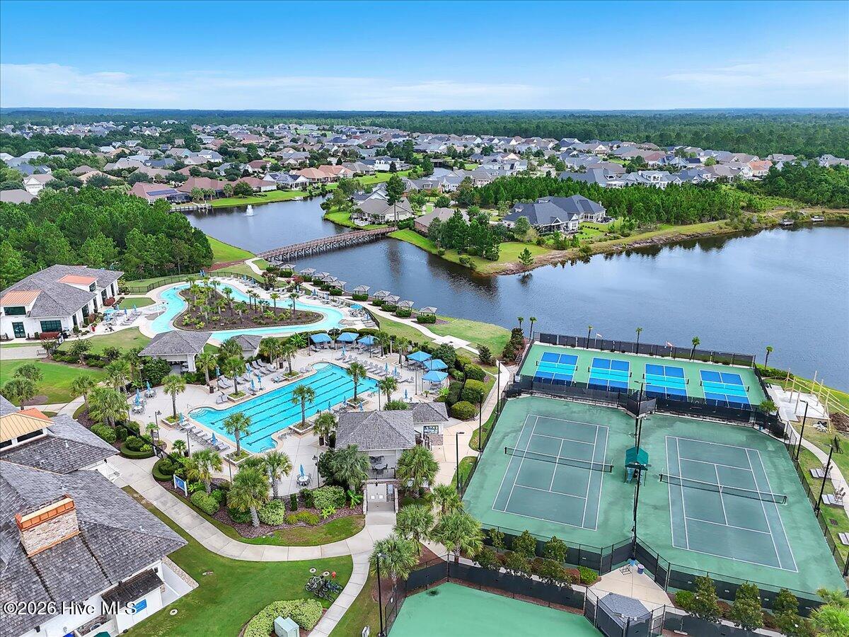 100558709 | Photo 108