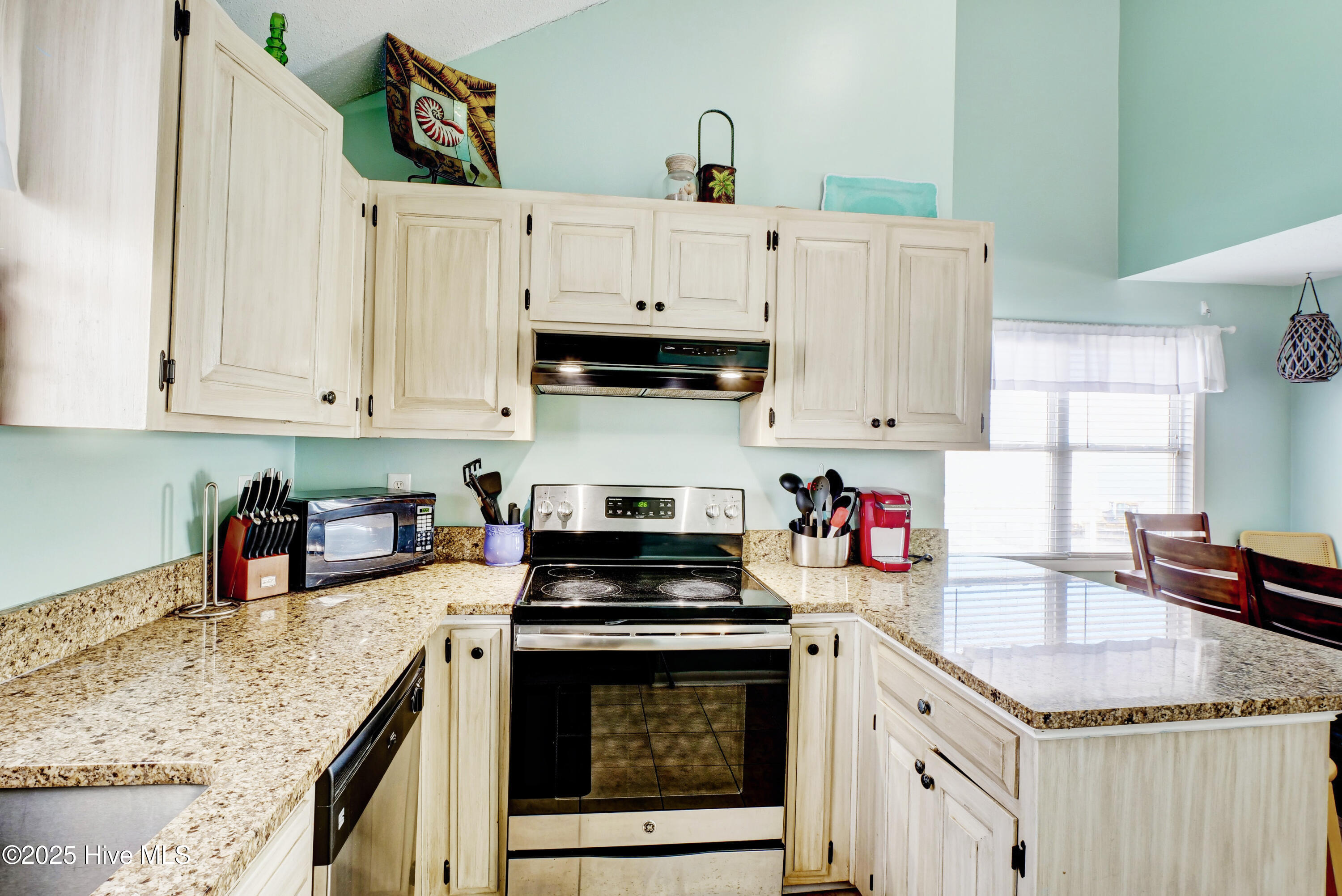 100553697 | Photo 23