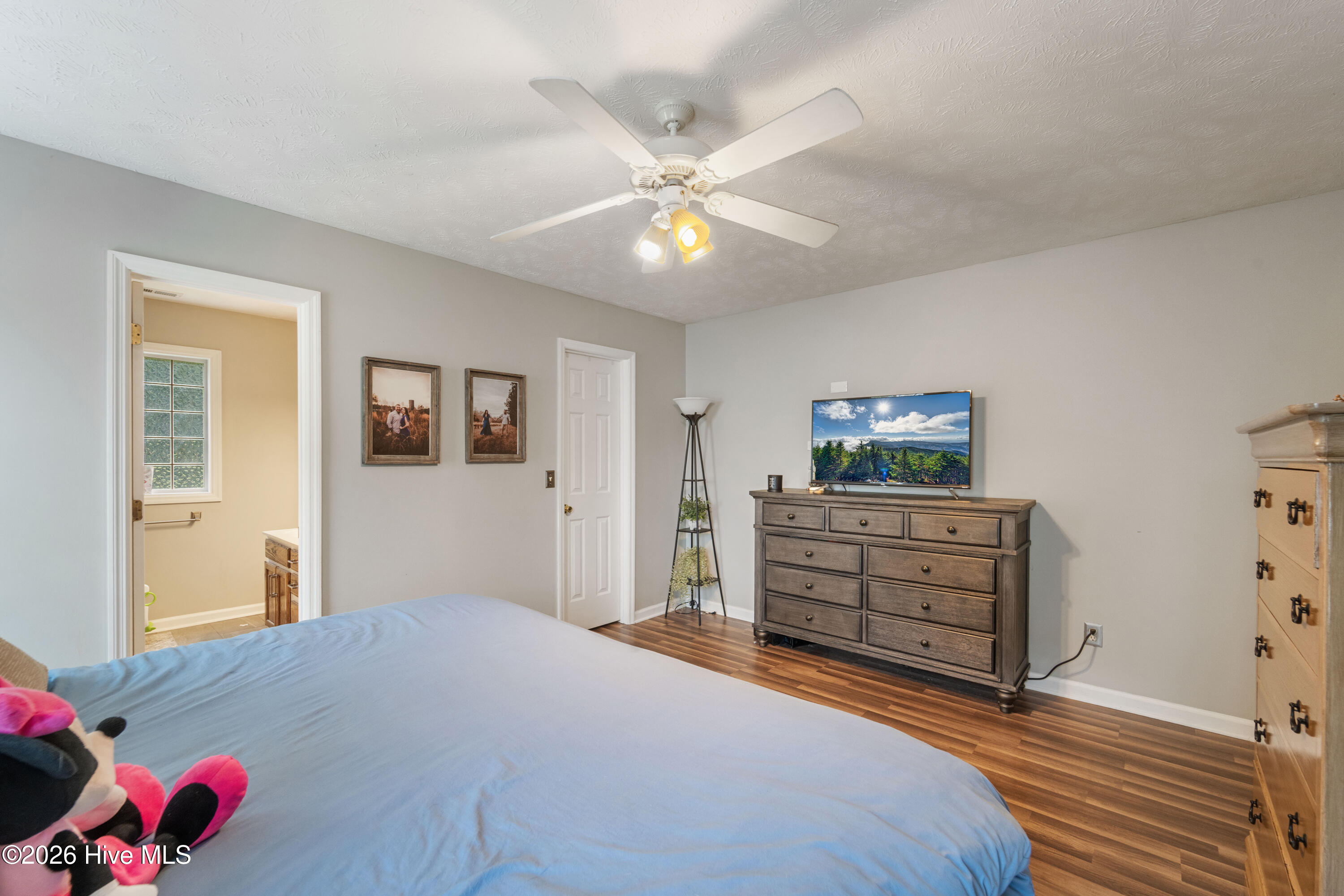 100550973 | Photo 36