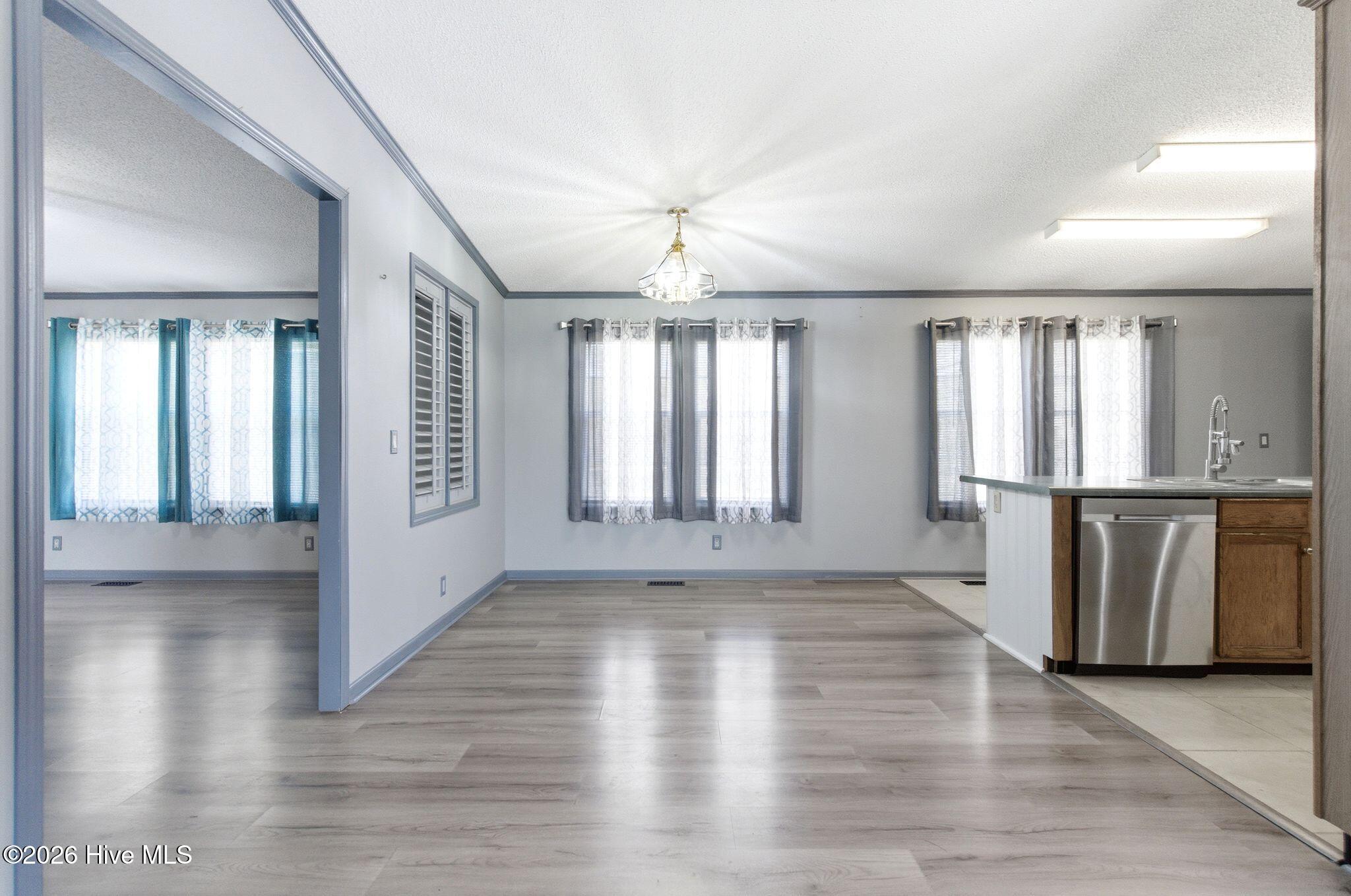 100561551 | Photo 15