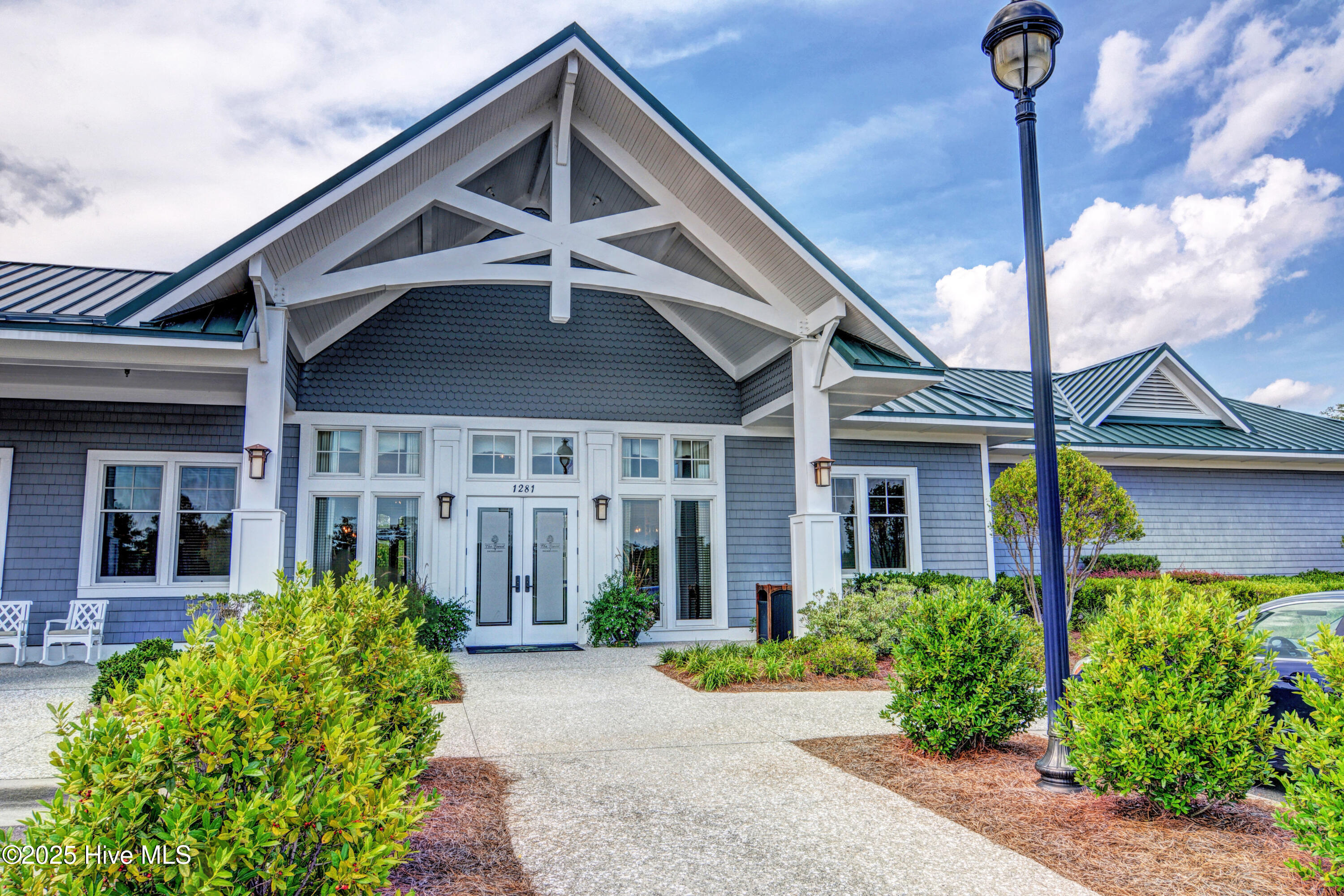 100557399 | Photo 84