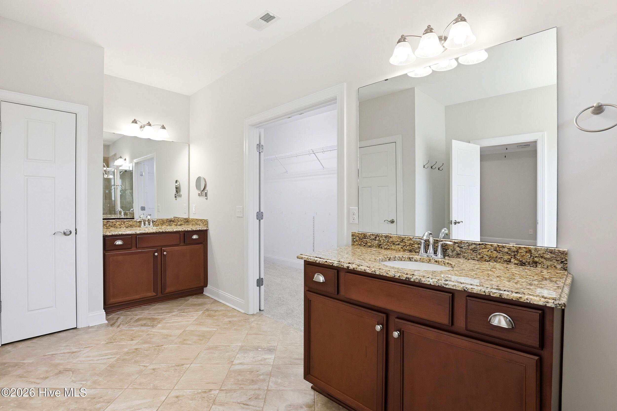 100569352 | Photo 29