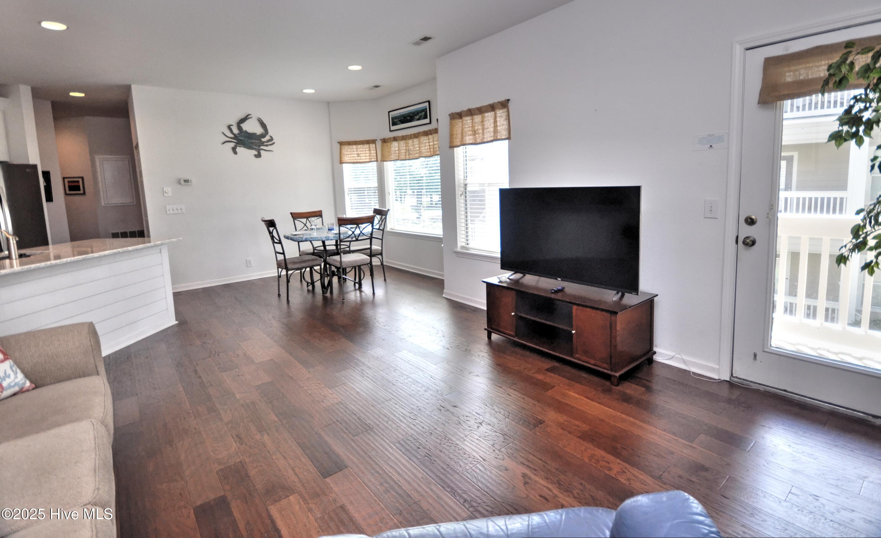 100526351 | Photo 16