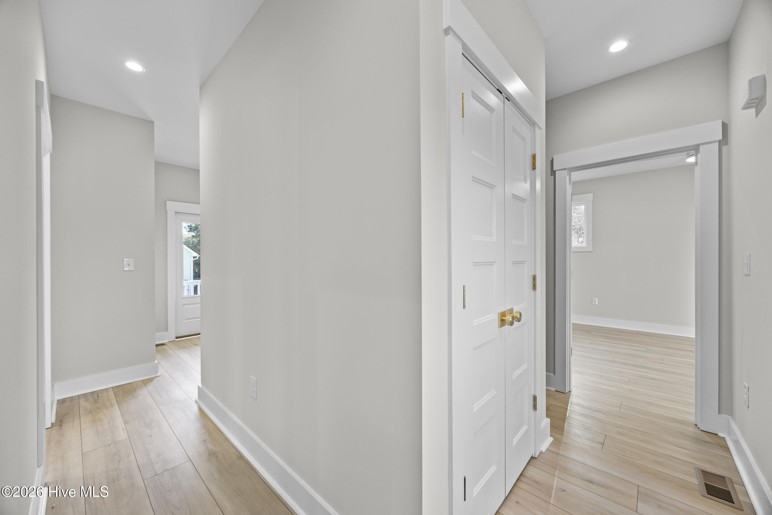 100543064 | Photo 24