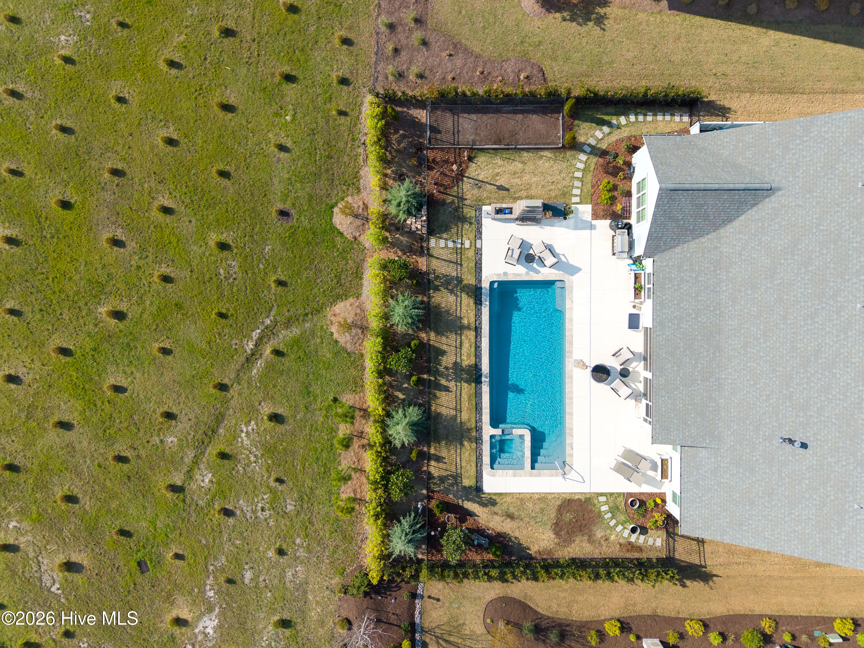 100562941 | Photo 58