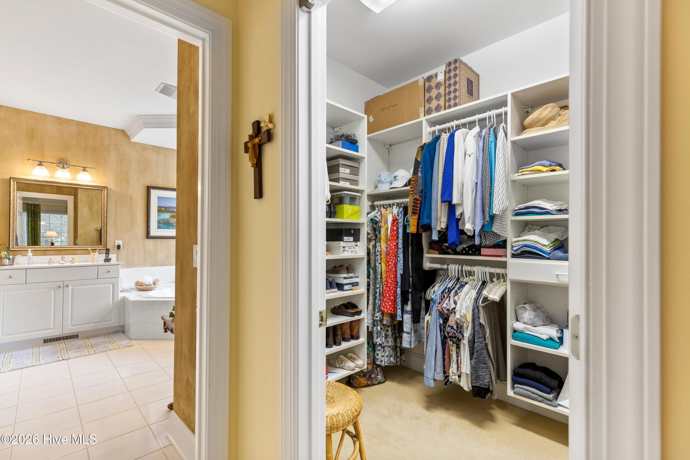 100562190 | Photo 38