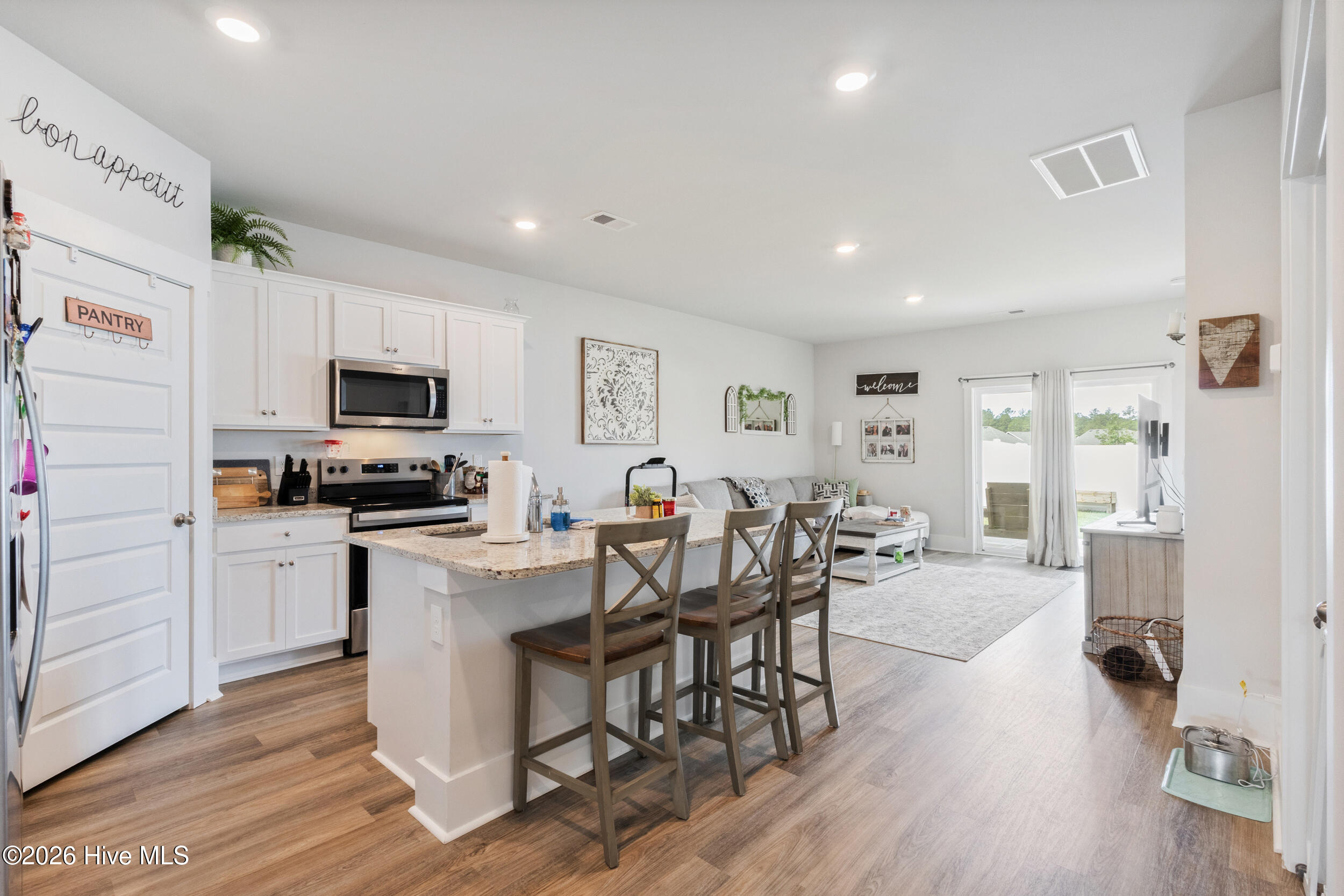 100561359 | Photo 14