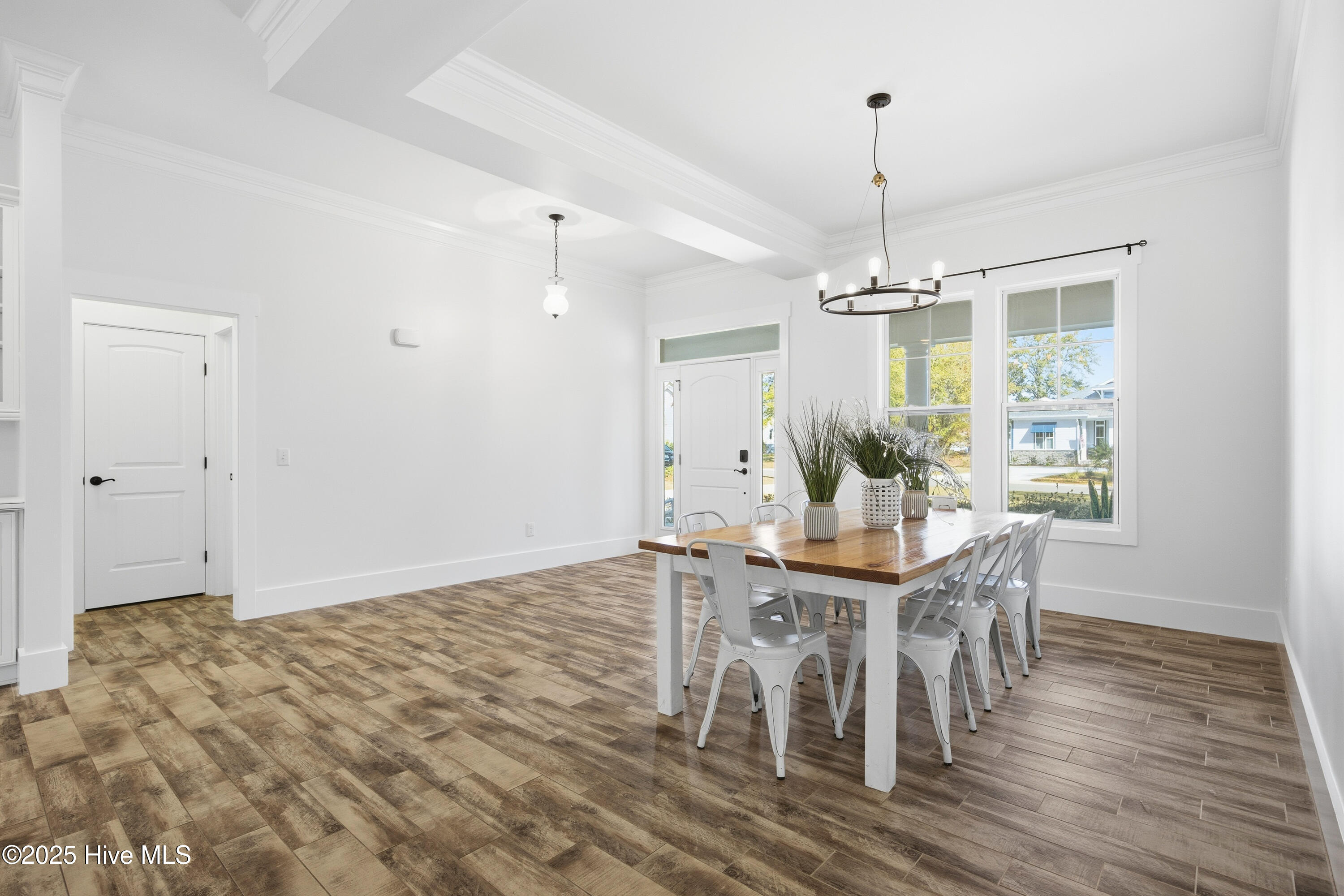 100541588 | Photo 10