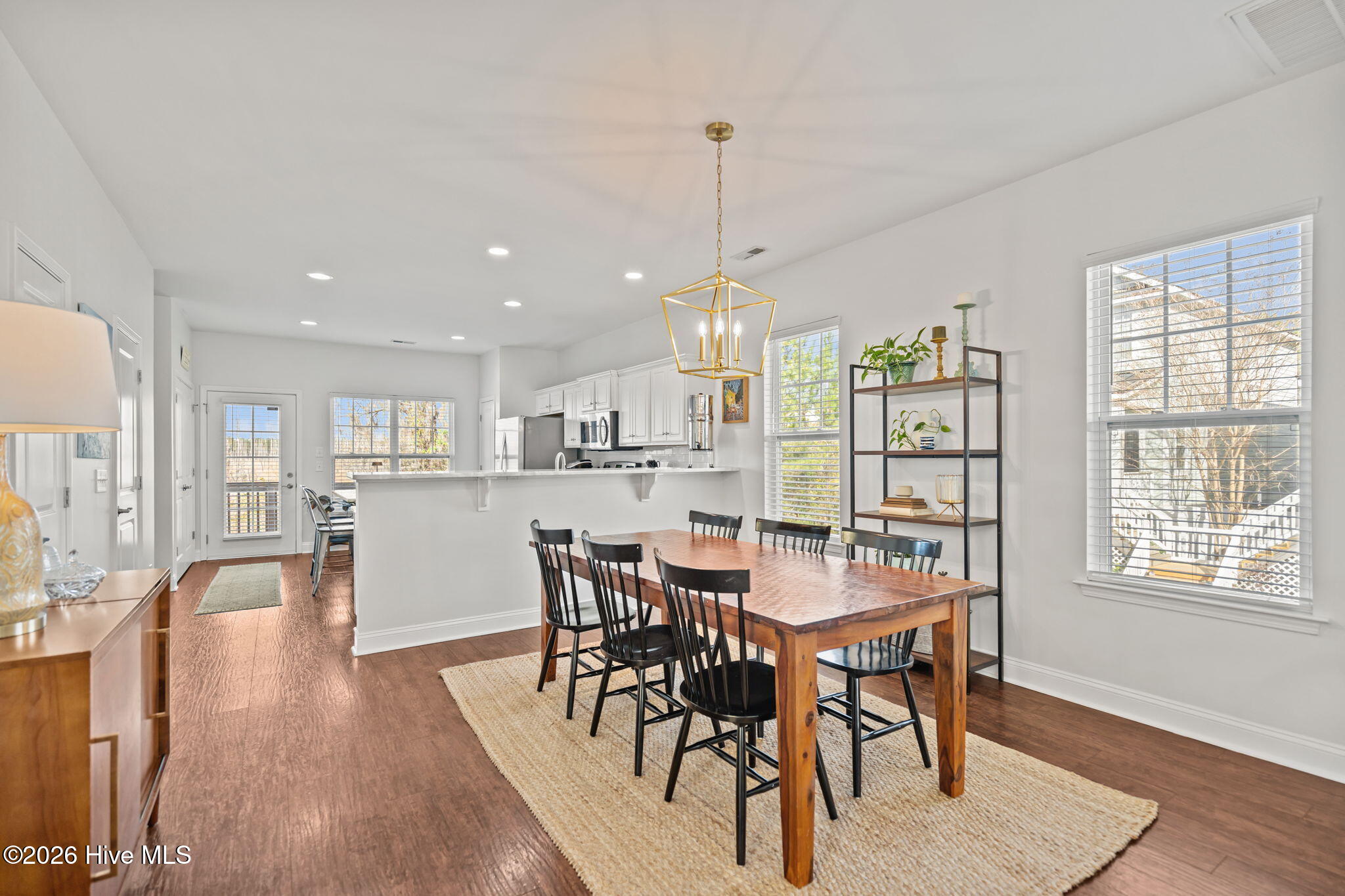 100560922 | Photo 12