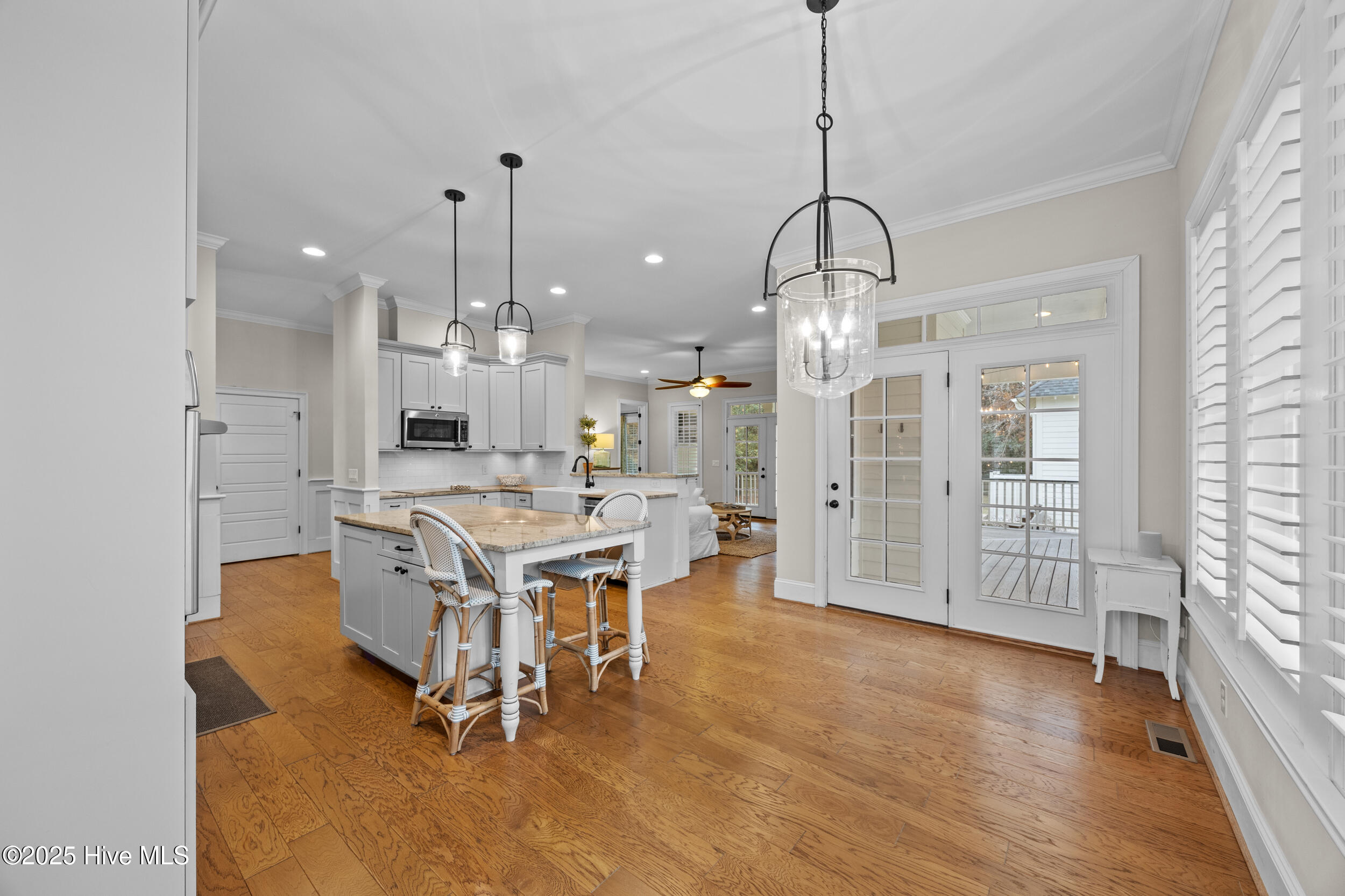 100570509 | Photo 35