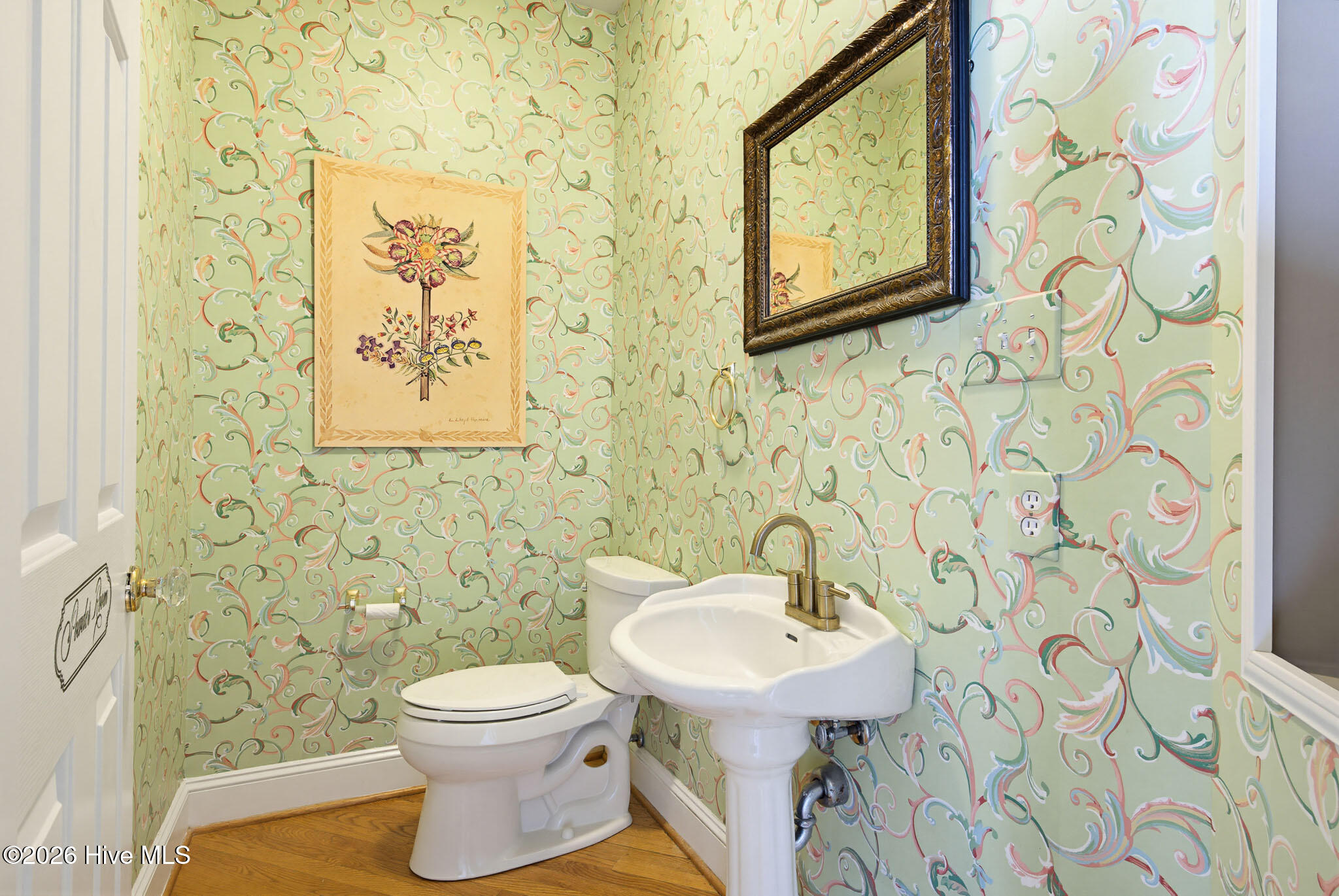 100570266 | Photo 28