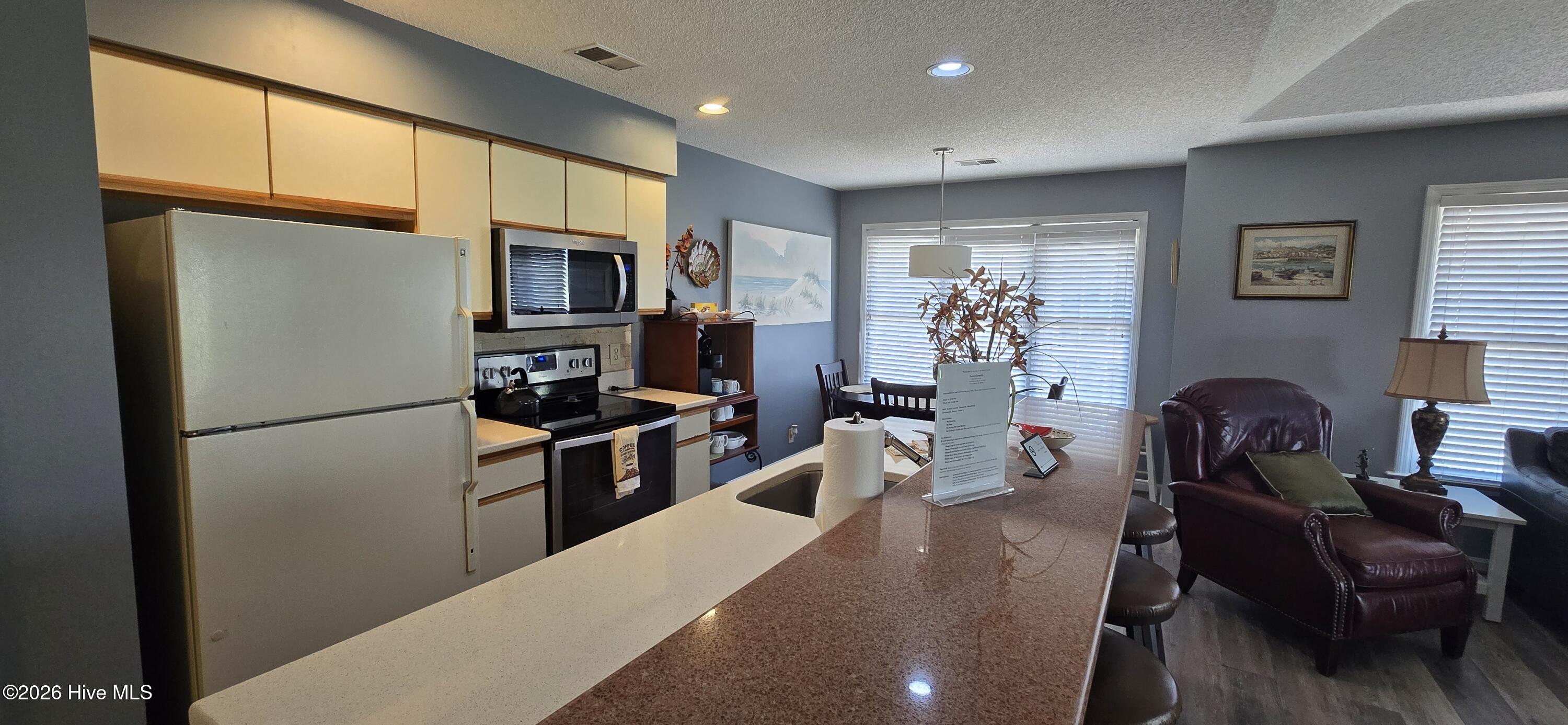 100567521 | Photo 11