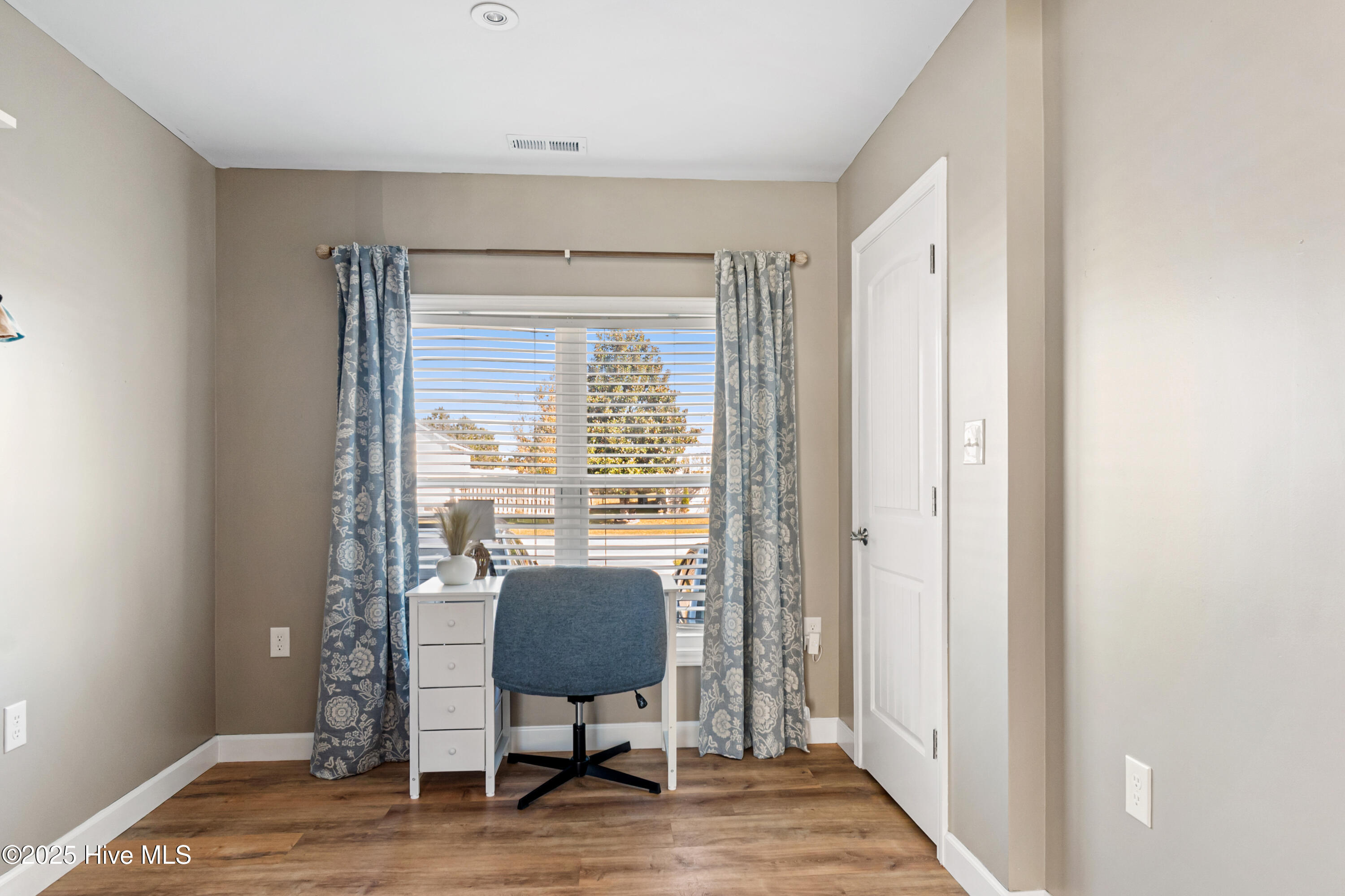 100542799 | Photo 13