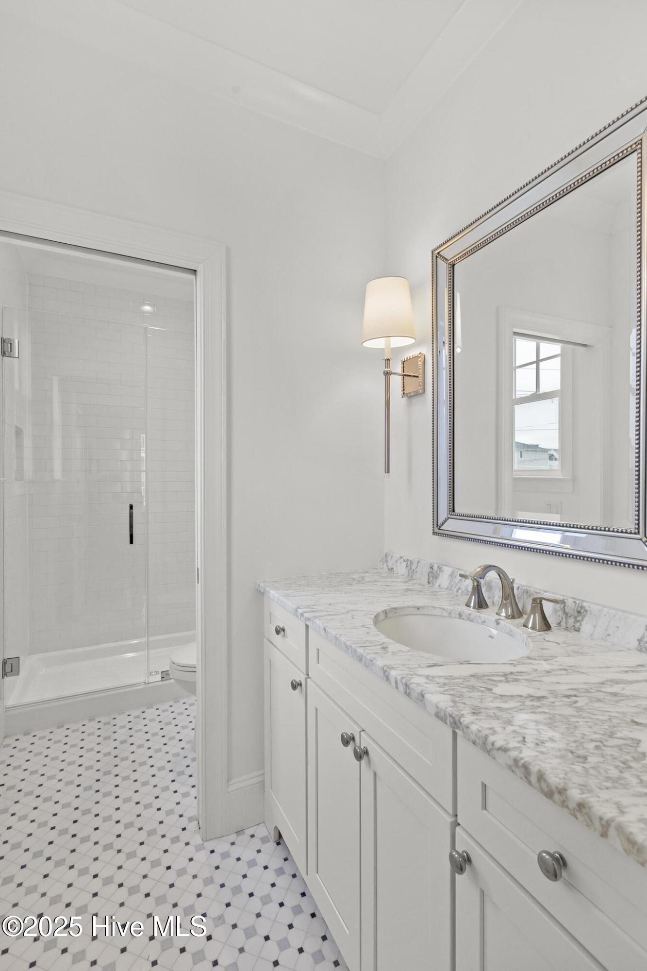 100565849 | Photo 24