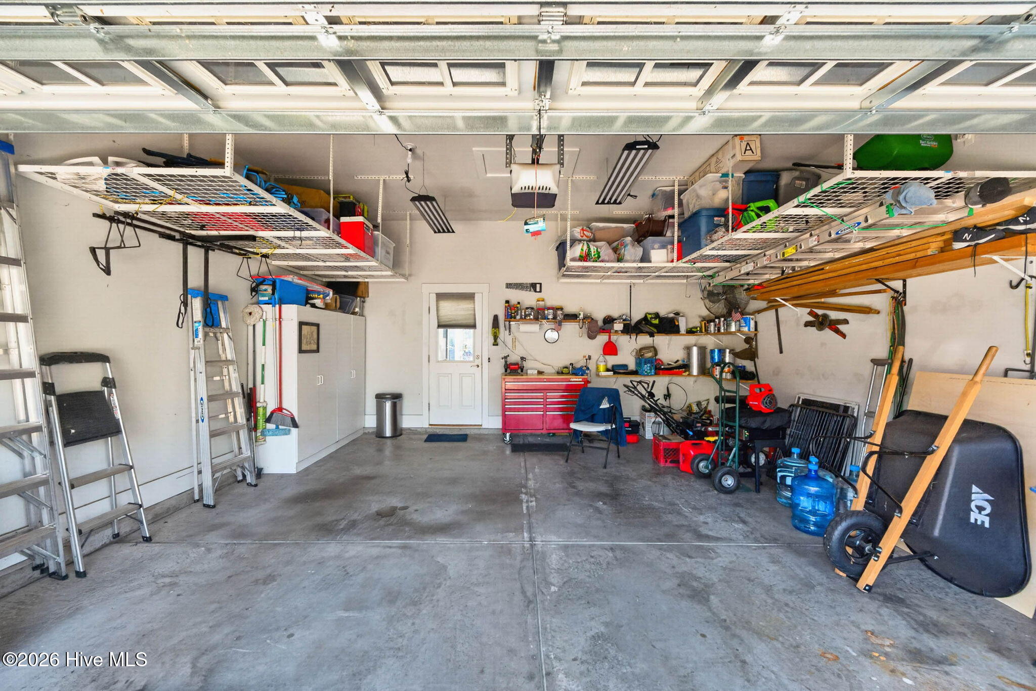 100567275 | Photo 49