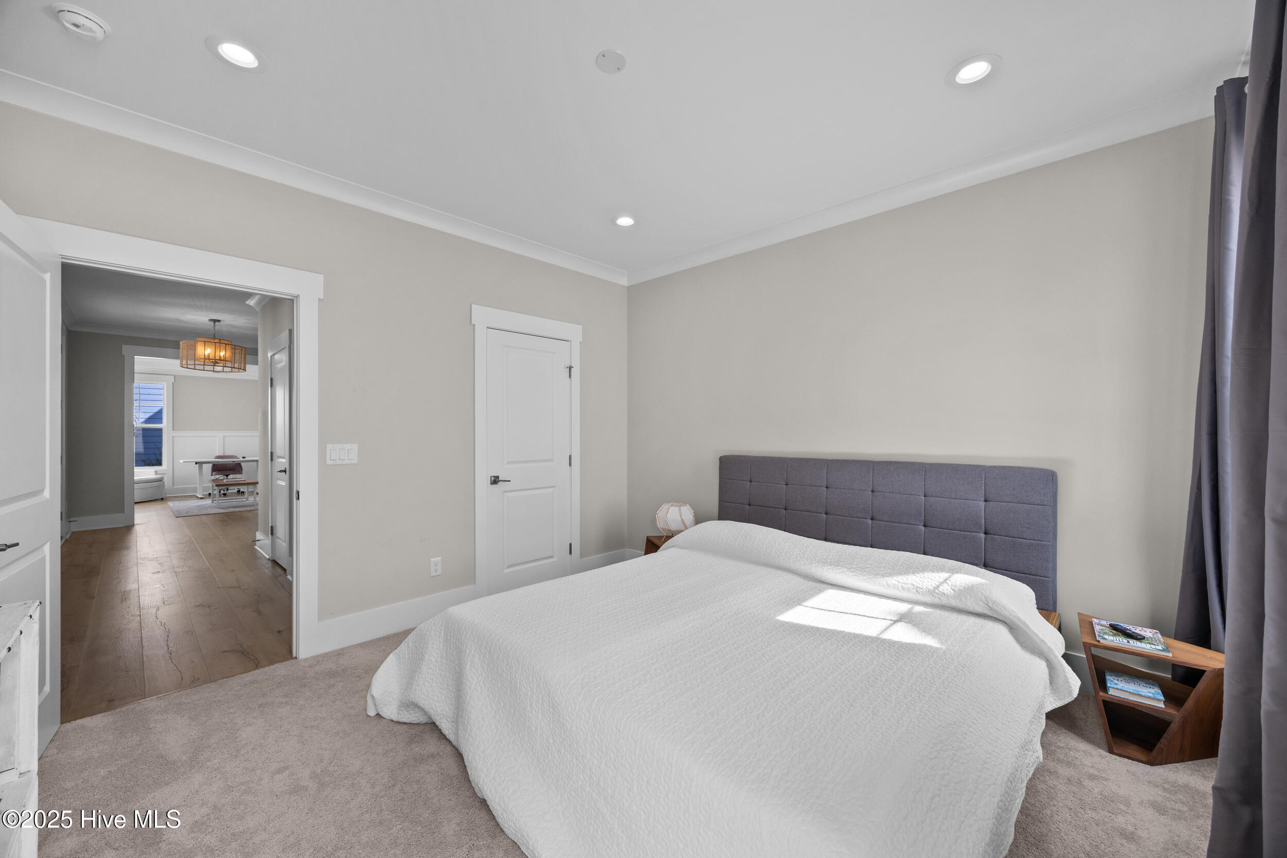 100532896 | Photo 32