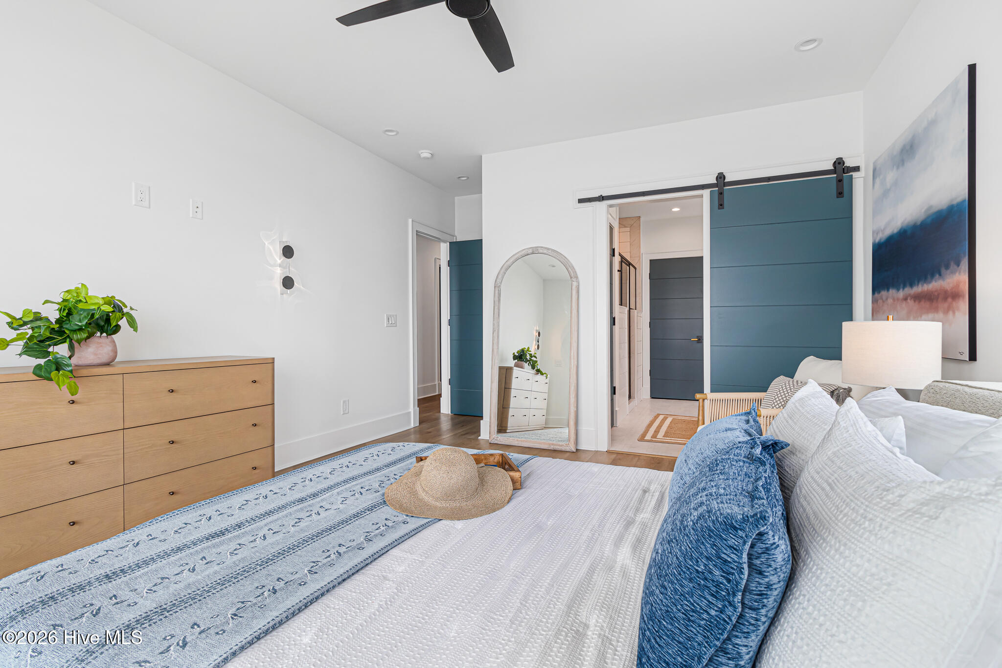 100556926 | Photo 16