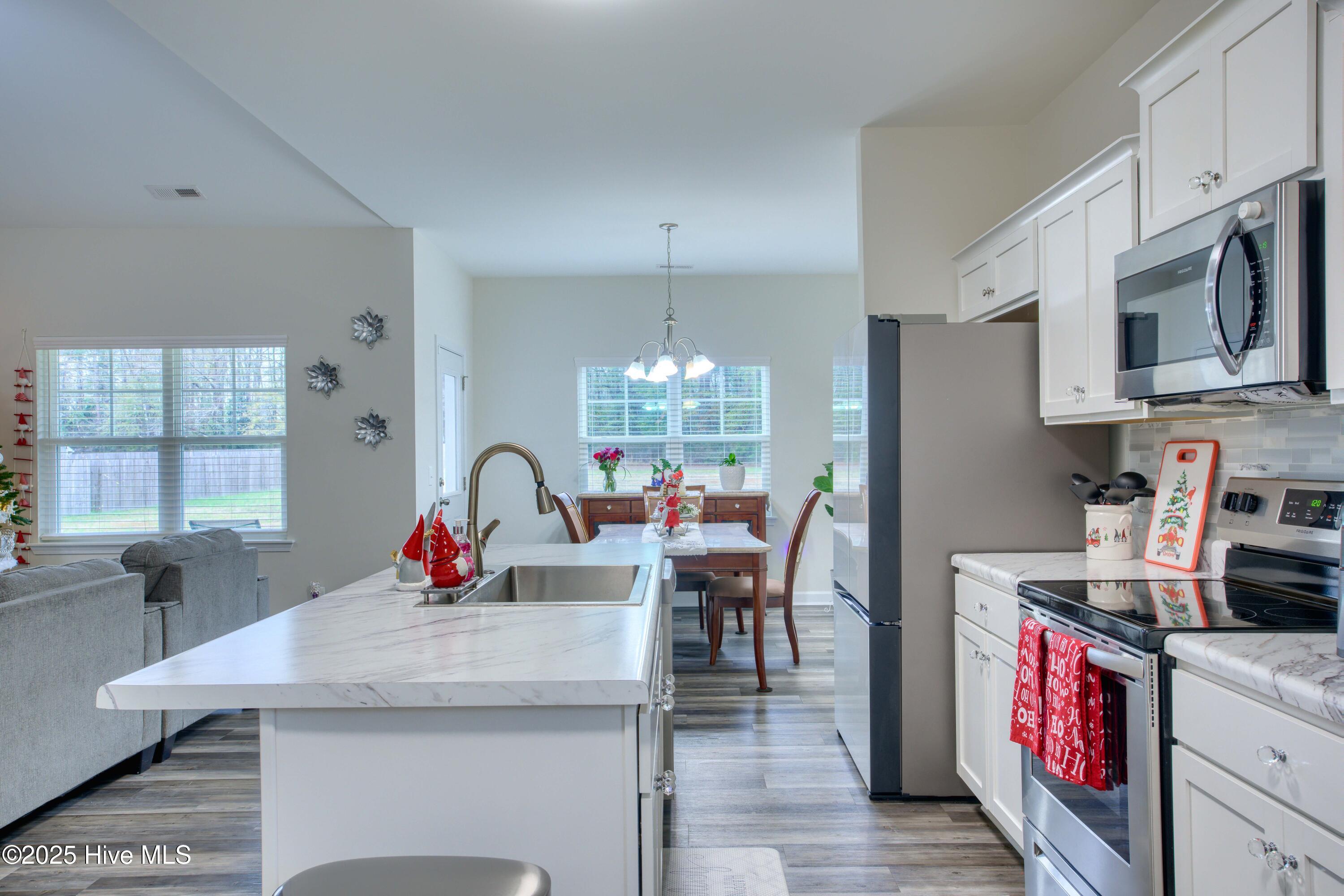 100544782 | Photo 11