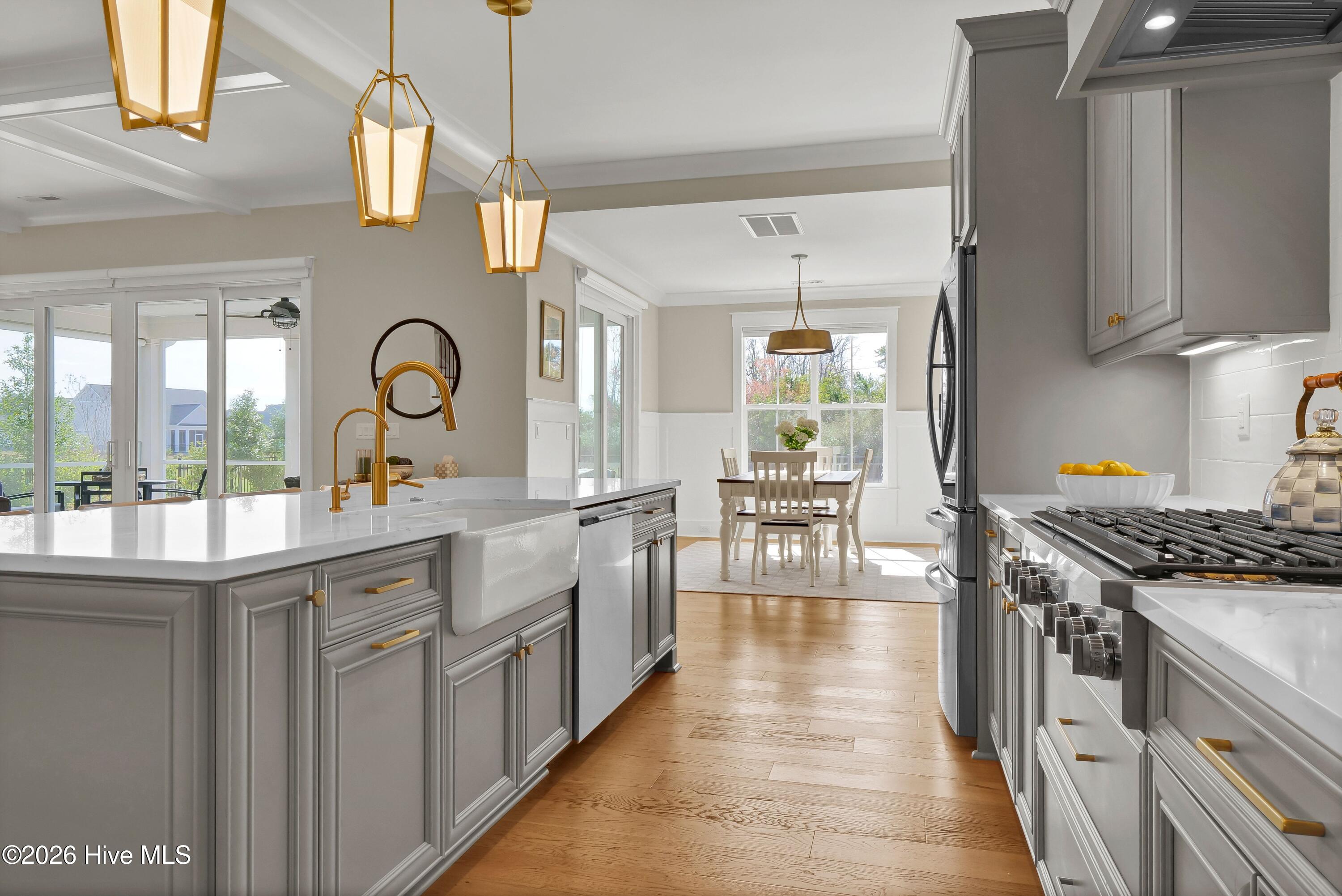 100566298 | Photo 20