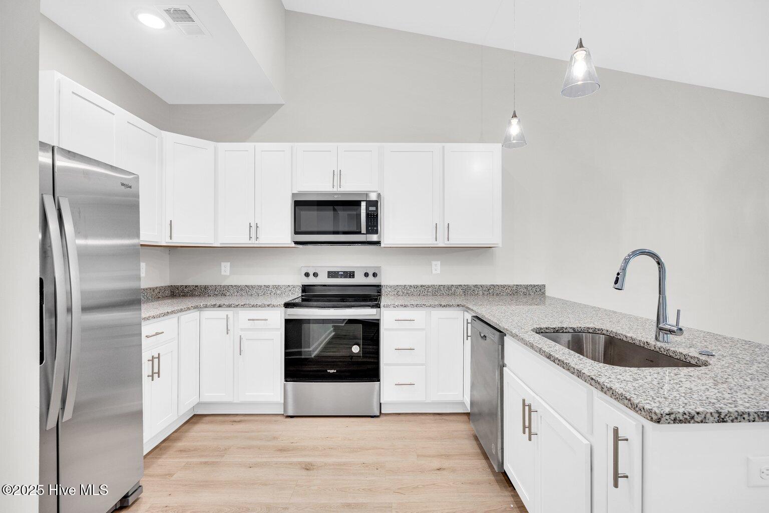 100510662 | Photo 10