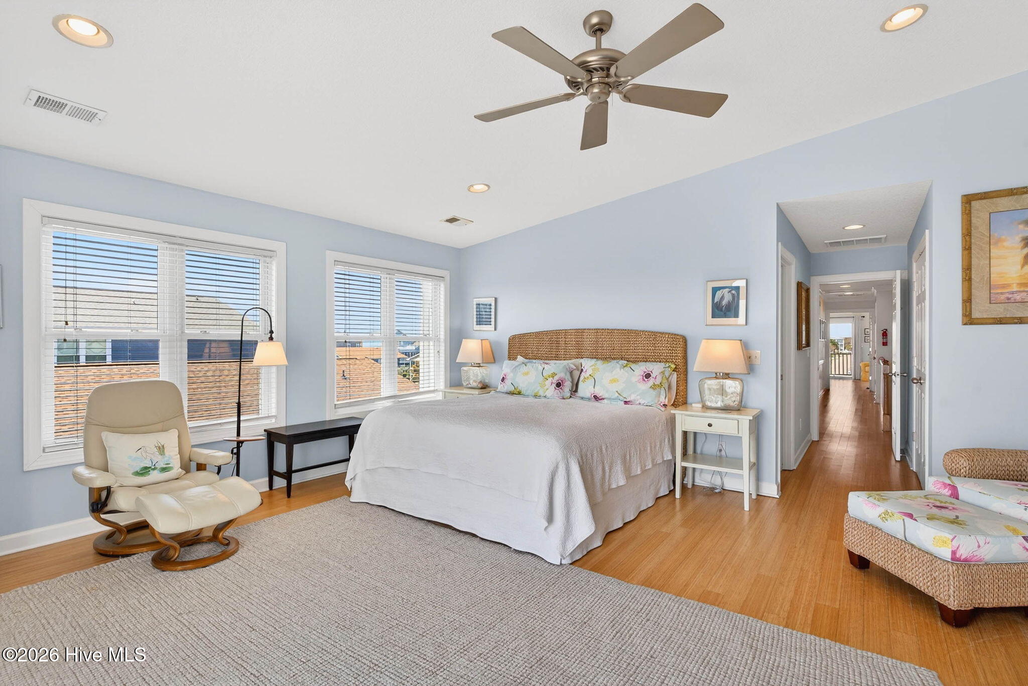 100563244 | Photo 26