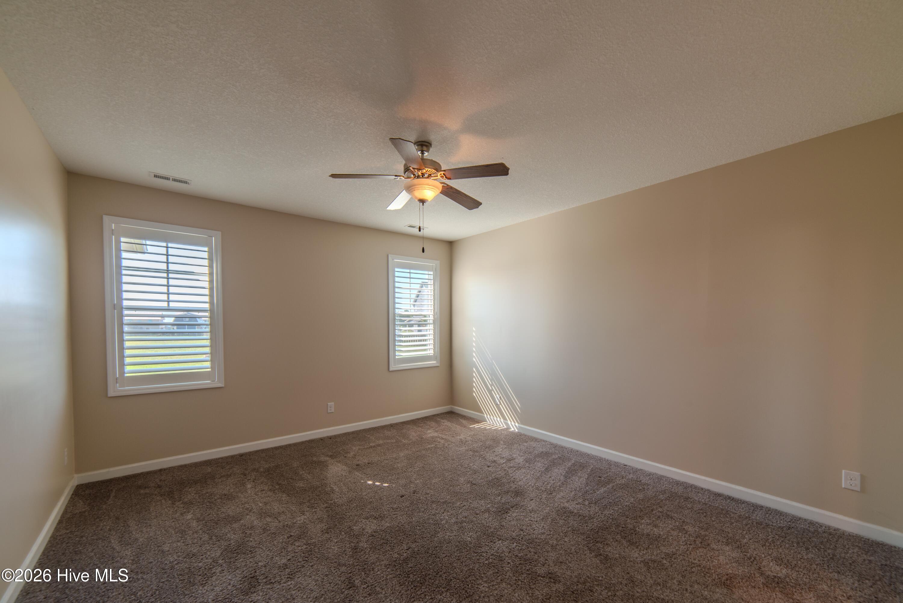 100568858 | Photo 11