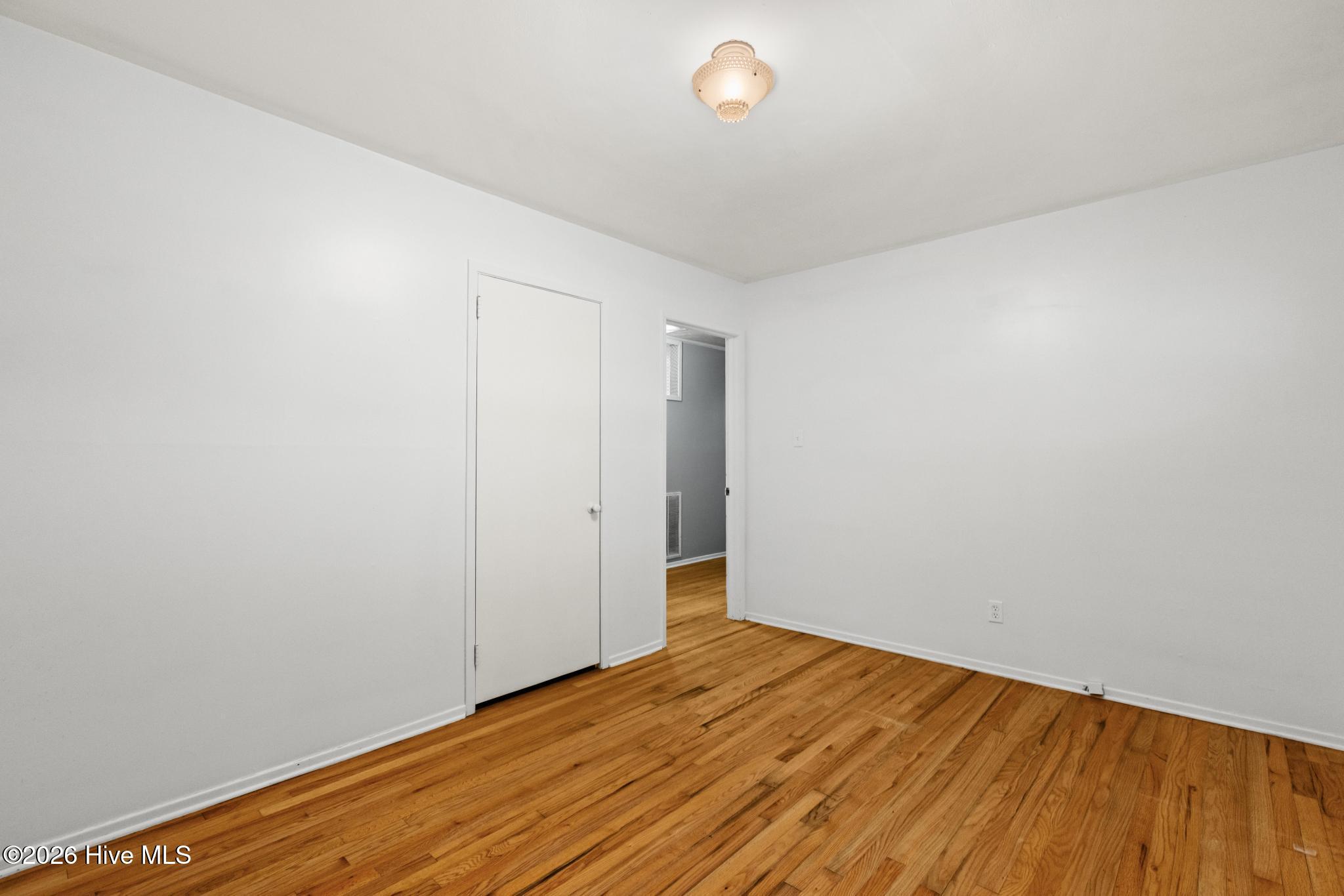 100560797 | Photo 18