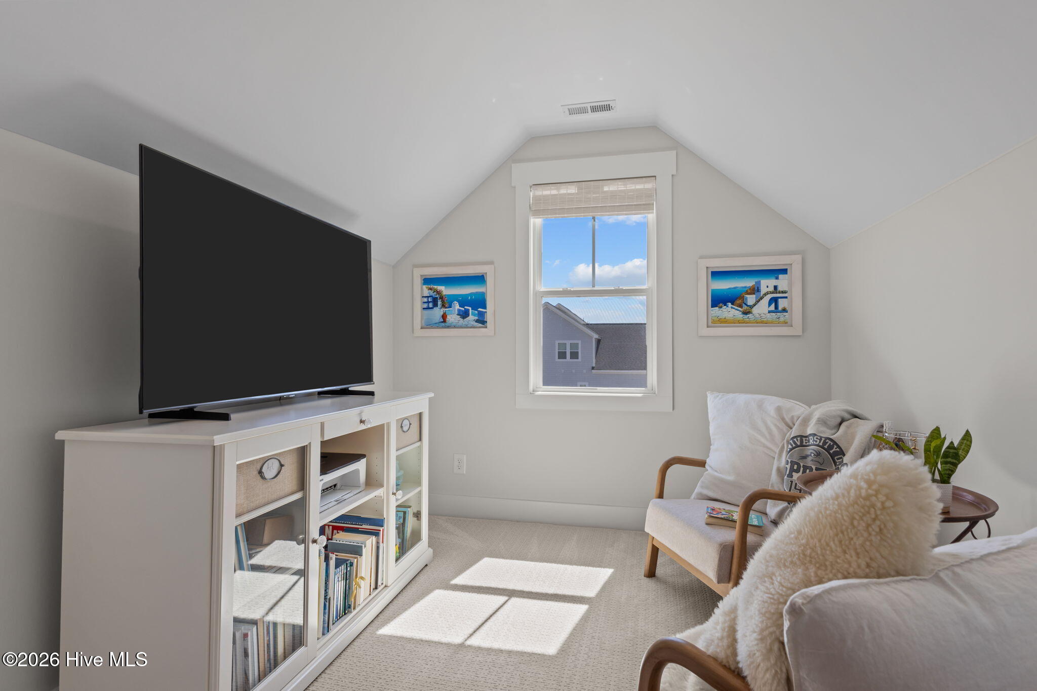 100569687 | Photo 26