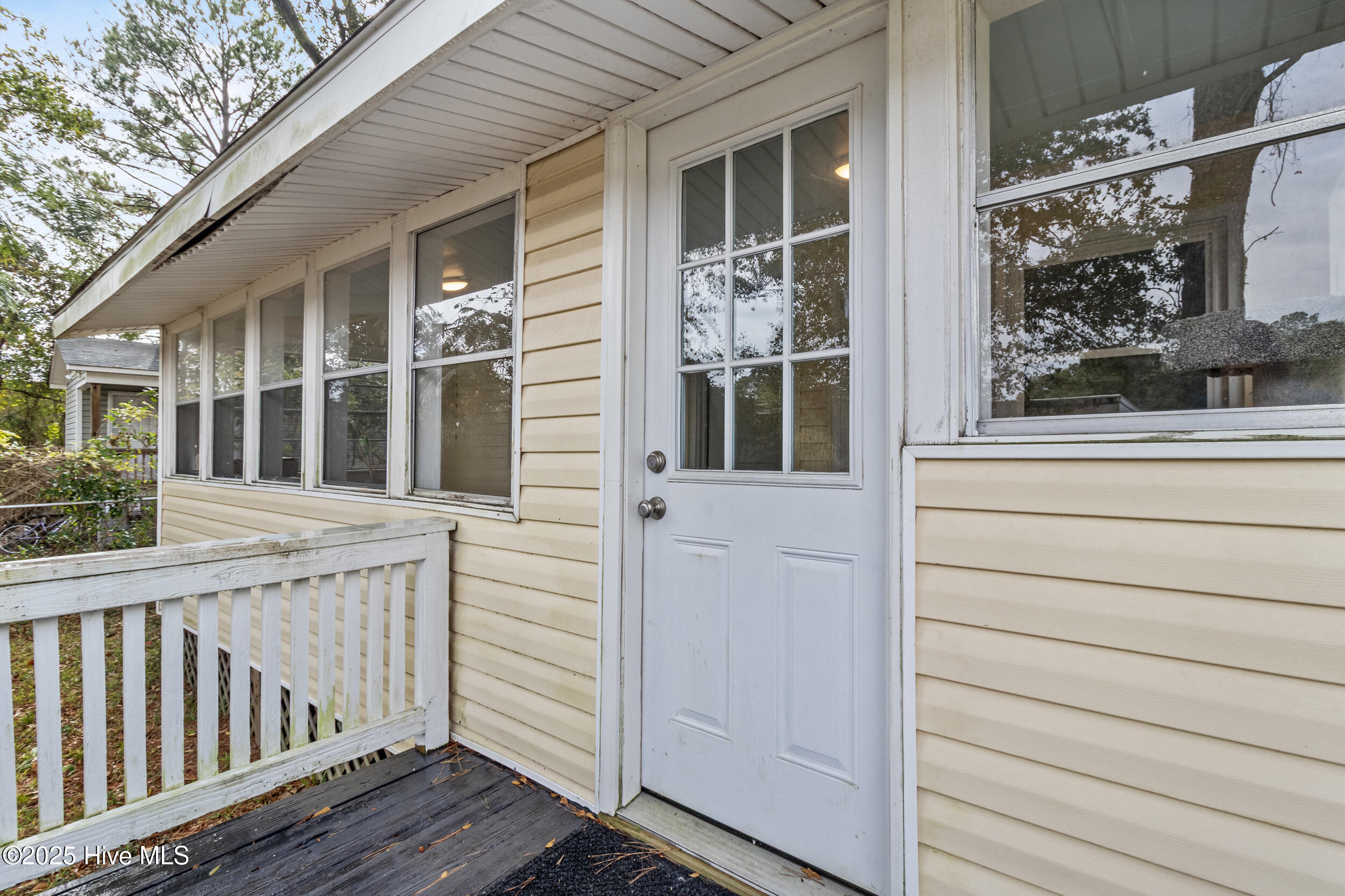 100551685 | Photo 28