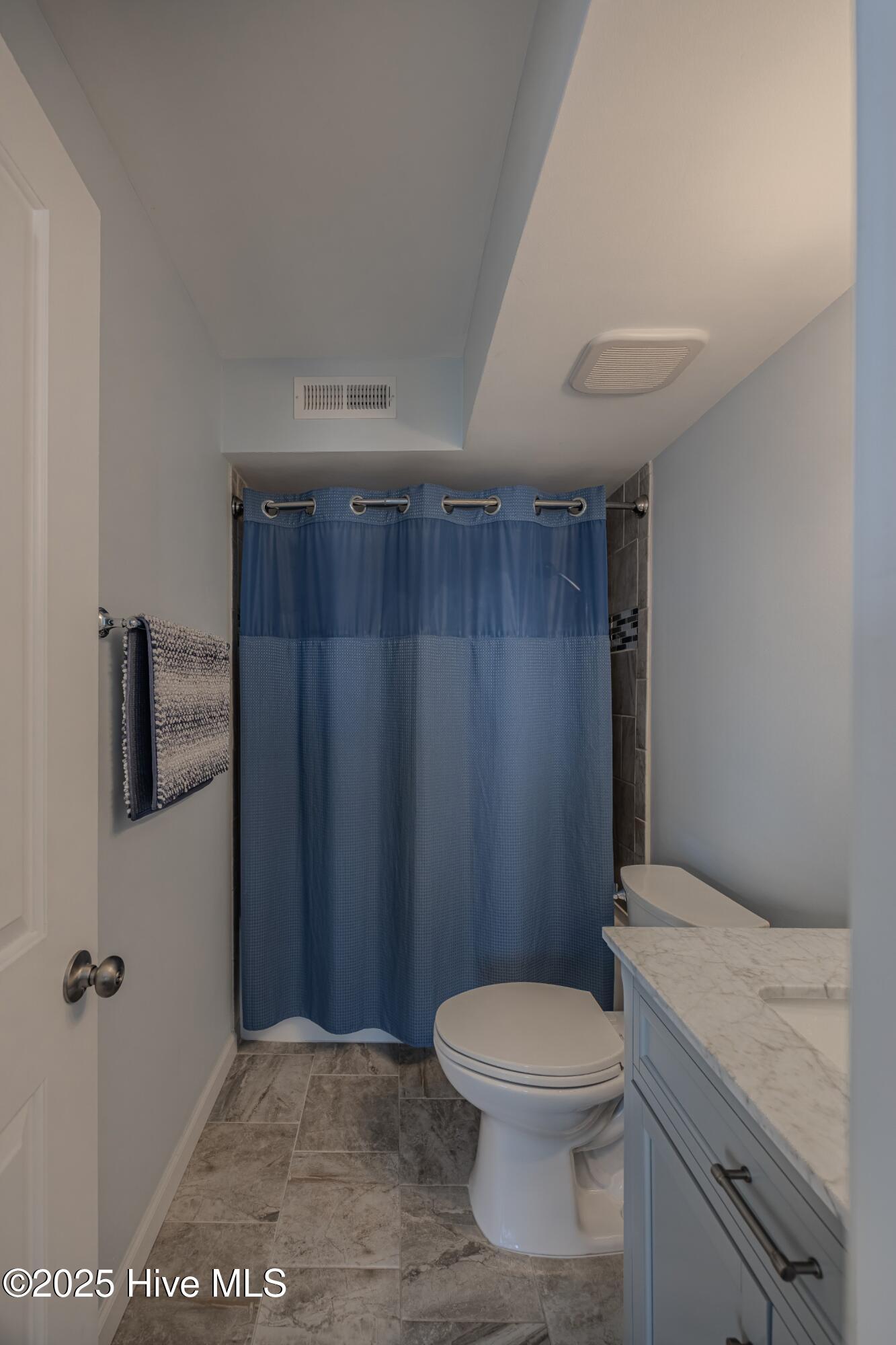 100569538 | Photo 30