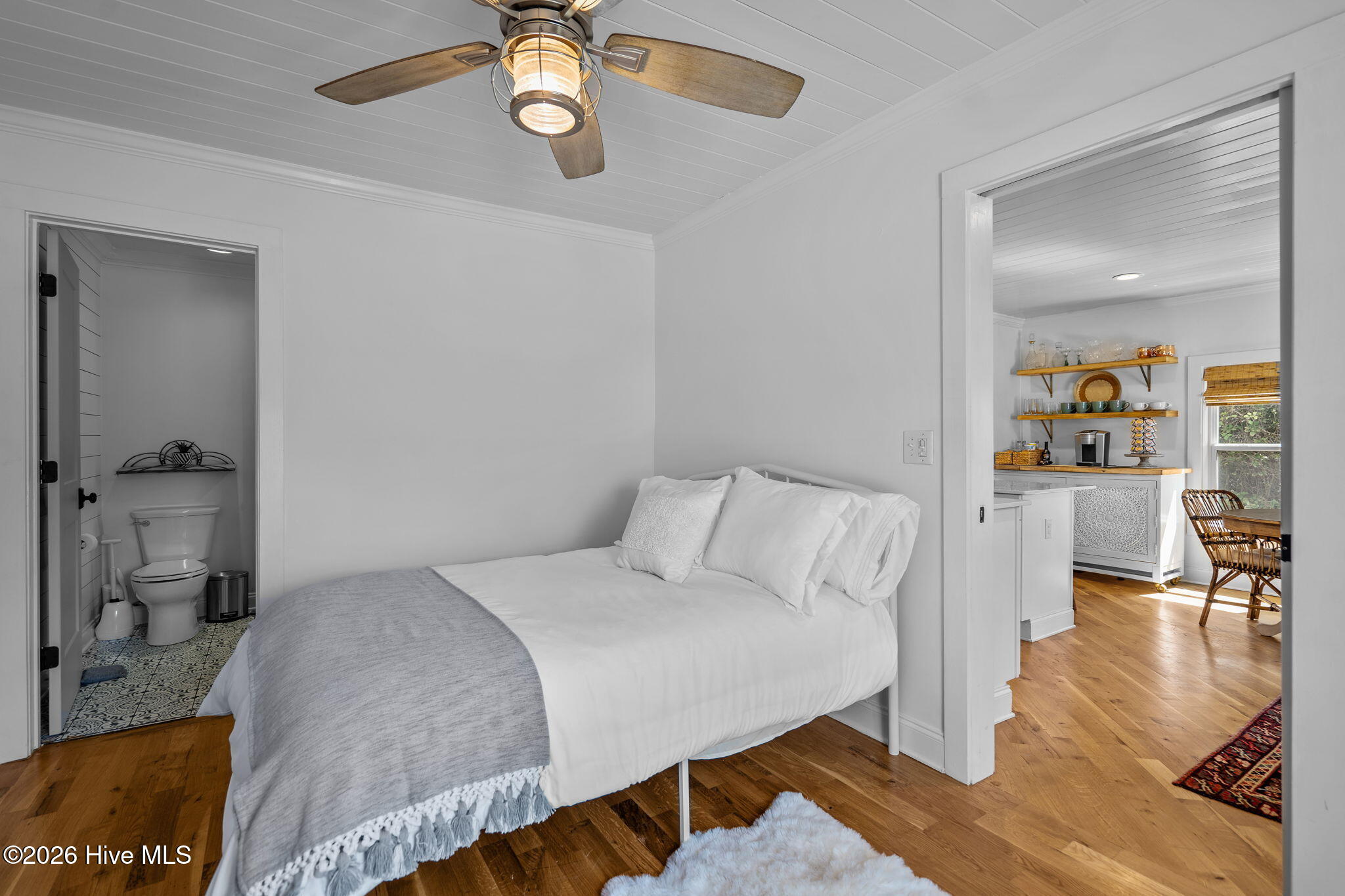 100560357 | Photo 37