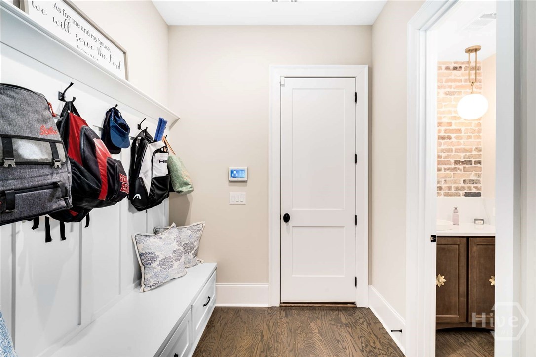 MUDBENCH FOR CONVENIENCE