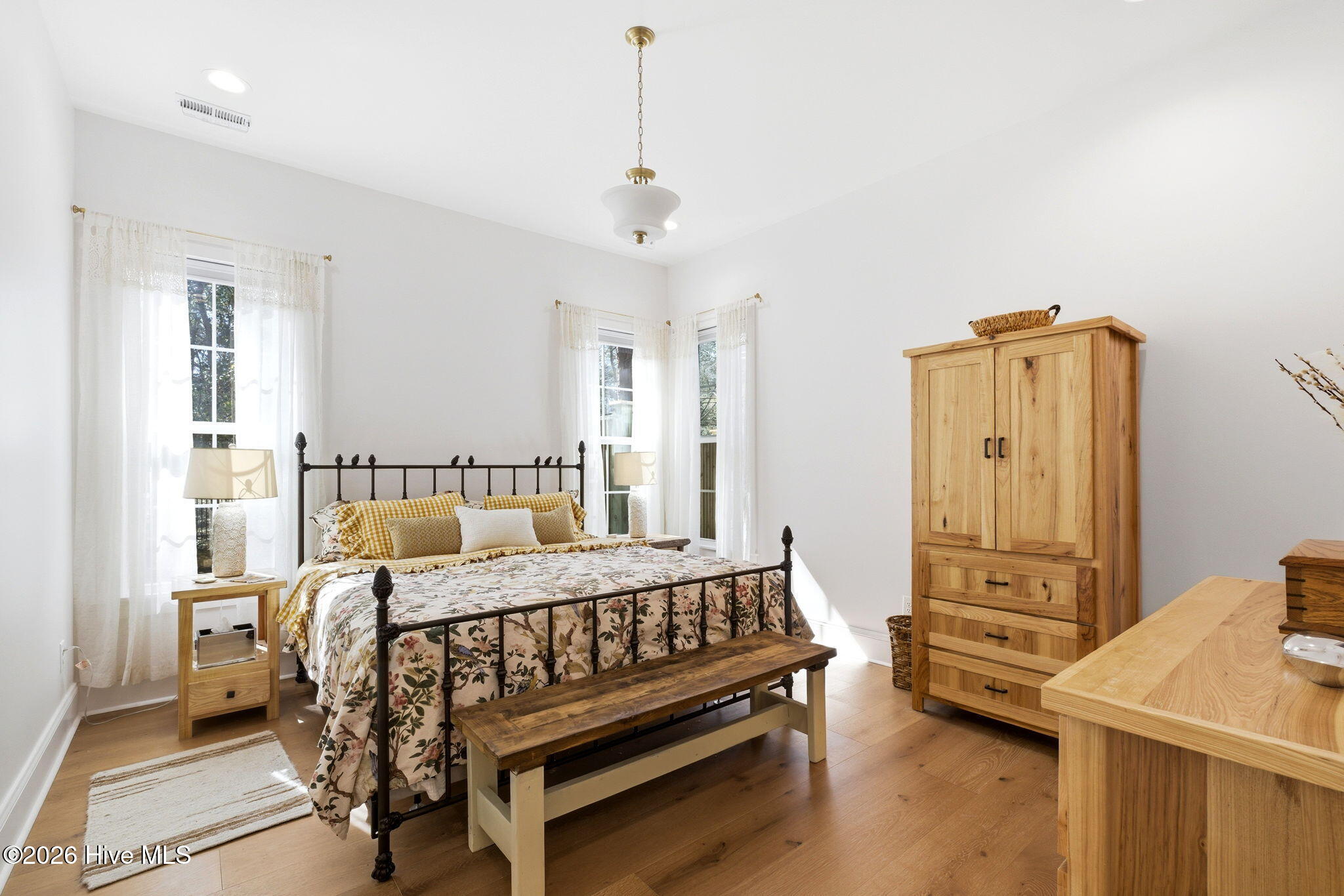 100562076 | Photo 33