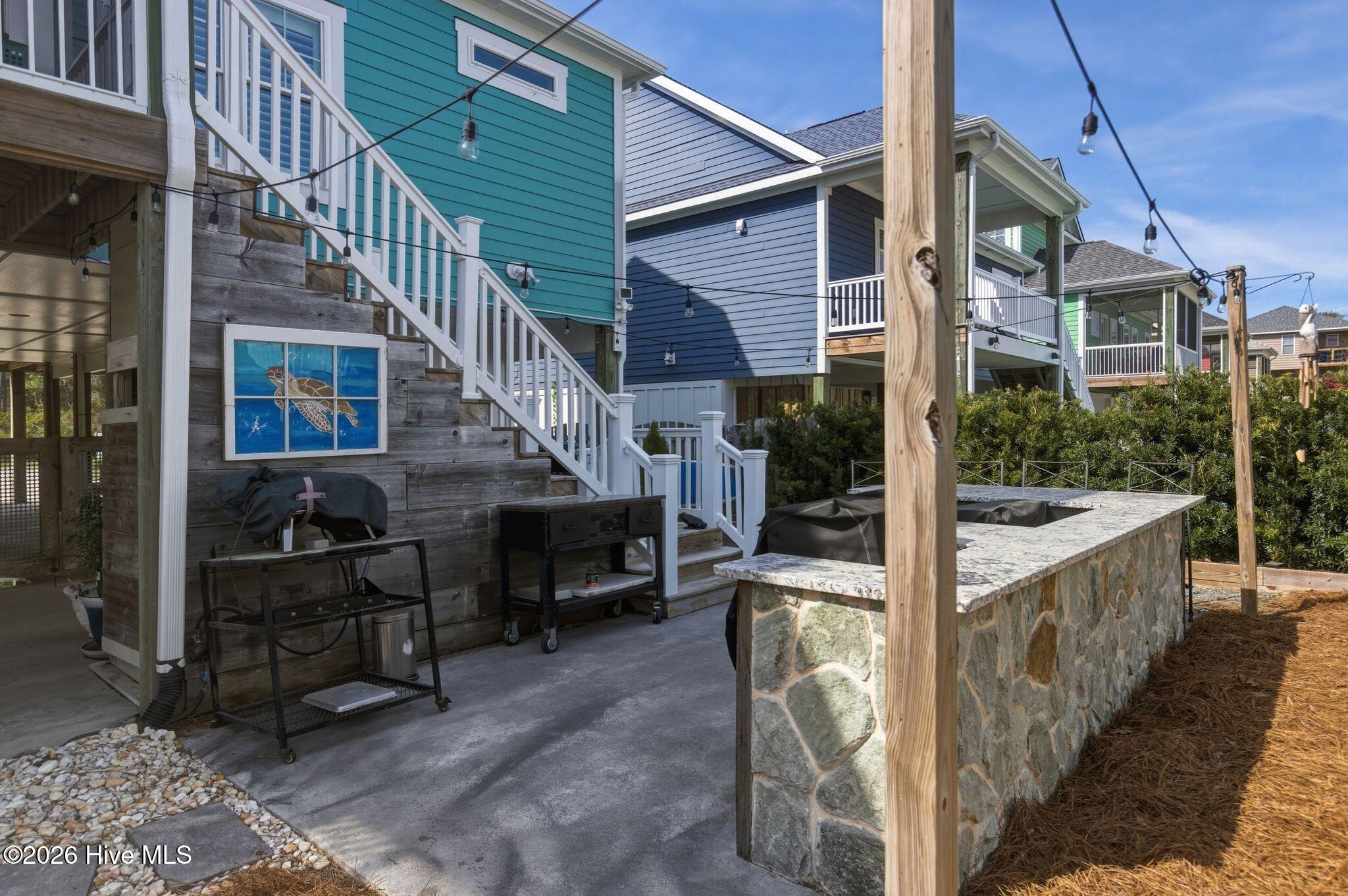 100562049 | Photo 60