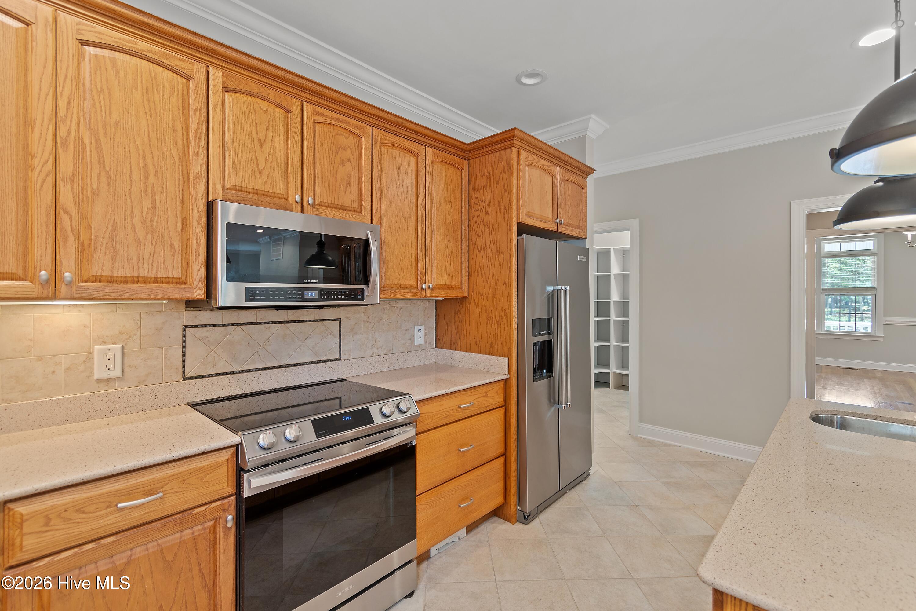 100568662 | Photo 12